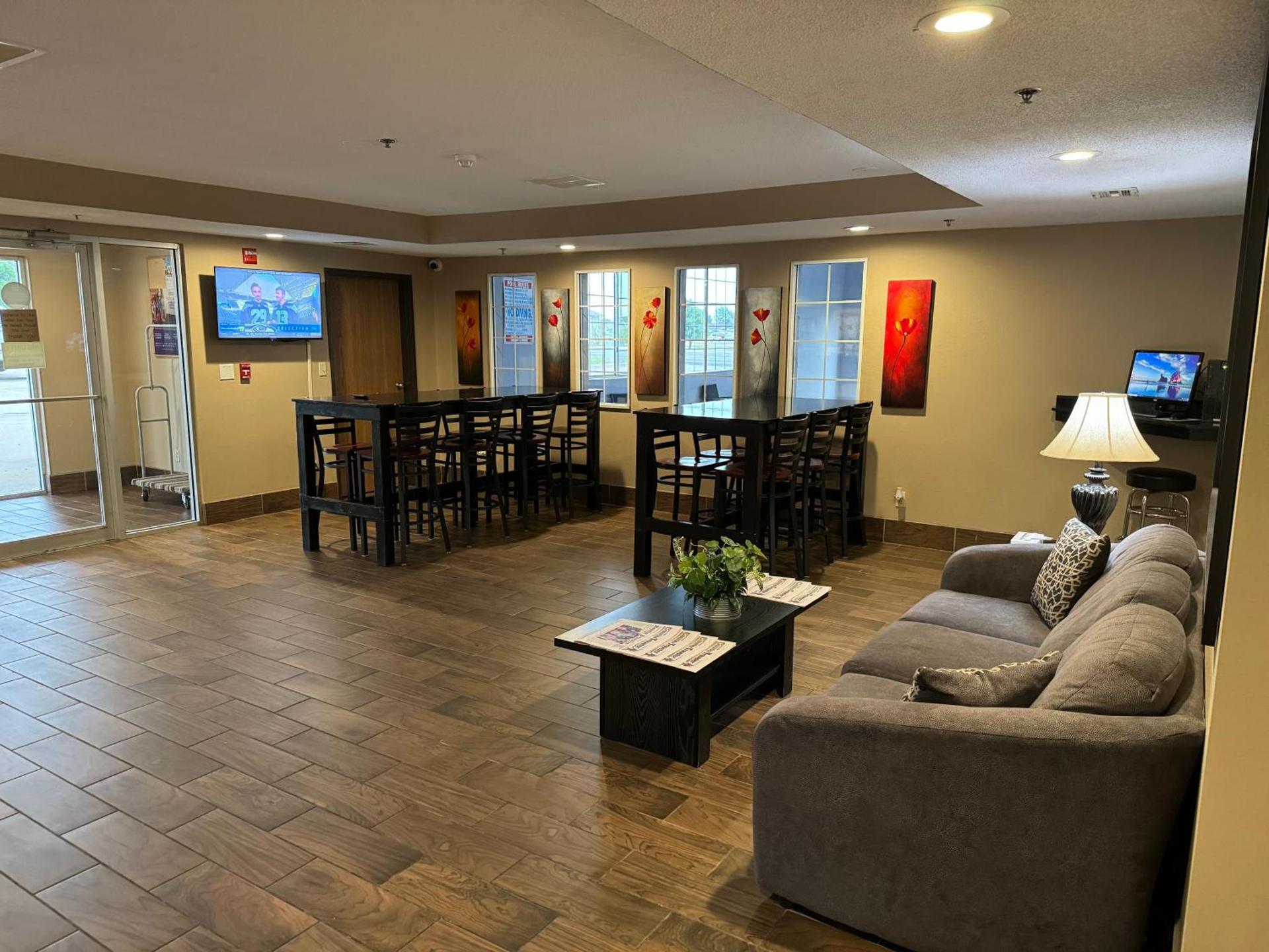 Super 8 by Wyndham Winfield-Quail Ridge Area photo 27