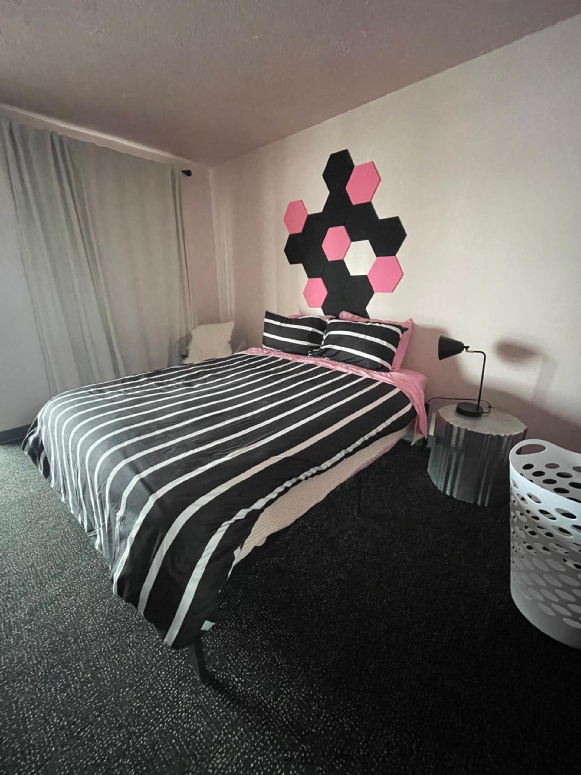 Rainbow Motel photo 57