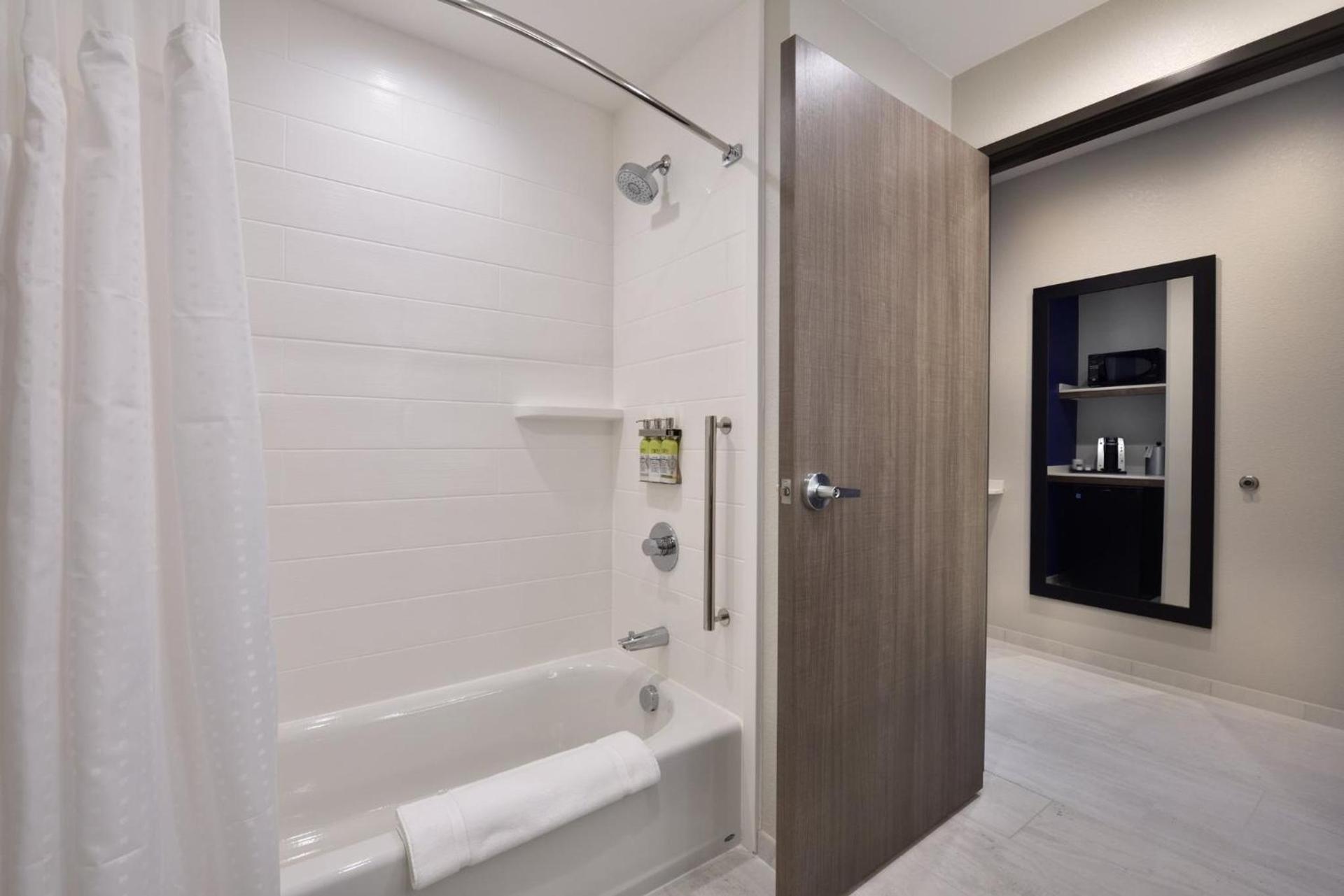 Holiday Inn Express & Suites Spring - Woodlands Area by IHG photo 62