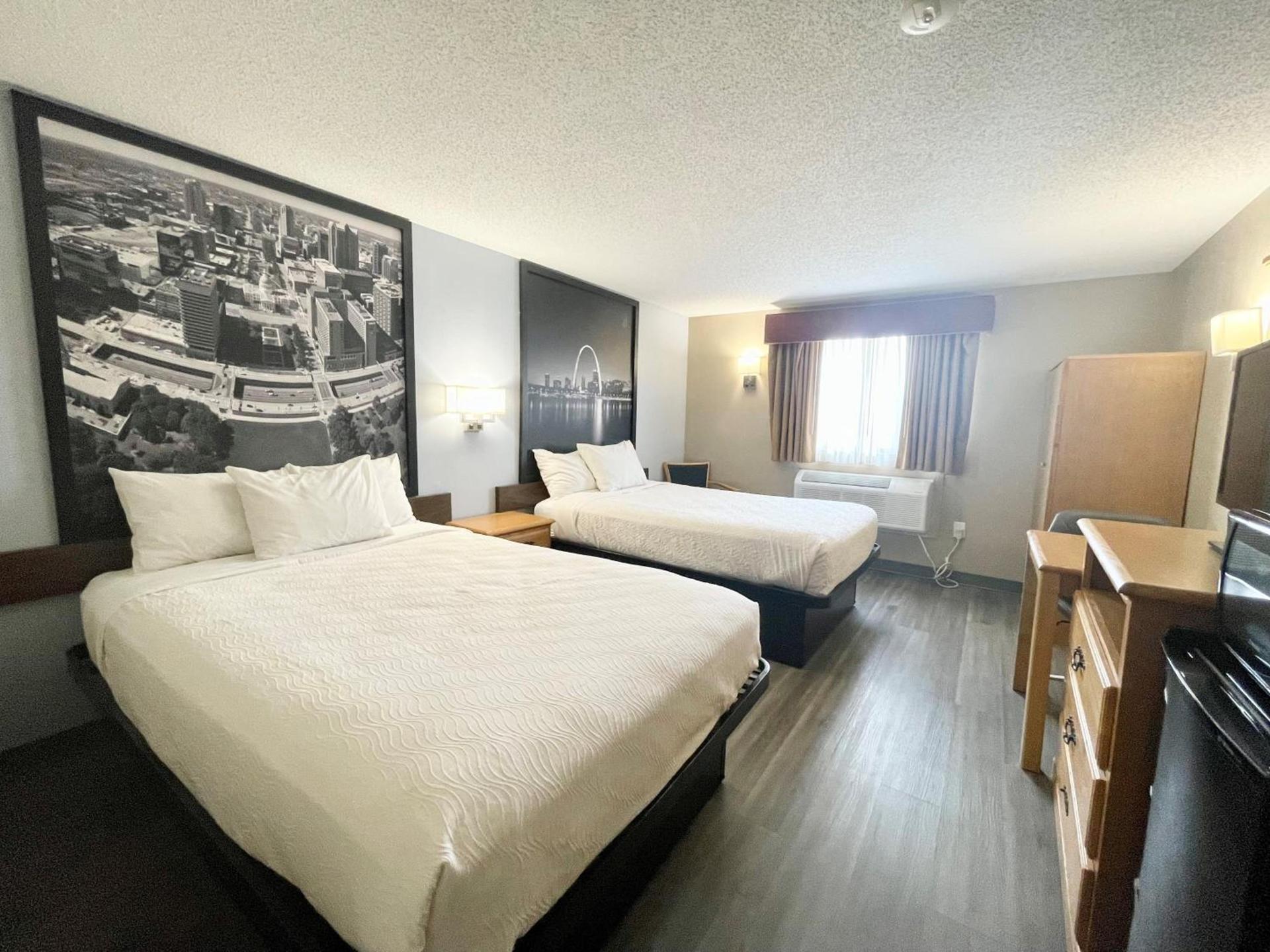 Super 8 by Wyndham St. Clair MO photo 25