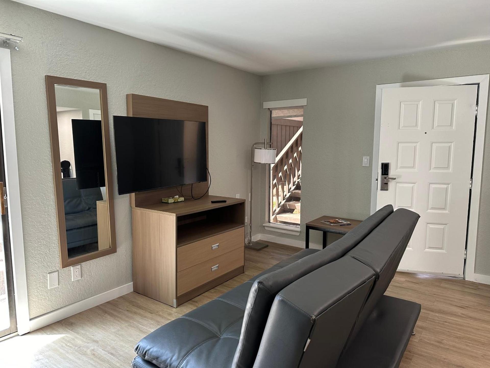 MainStay Suites Springfield South - Battlefield Rd photo 25