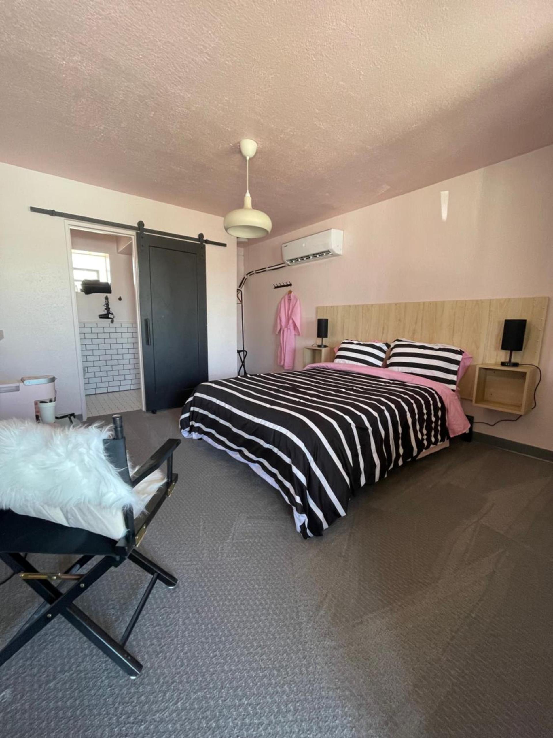 Rainbow Motel photo 25
