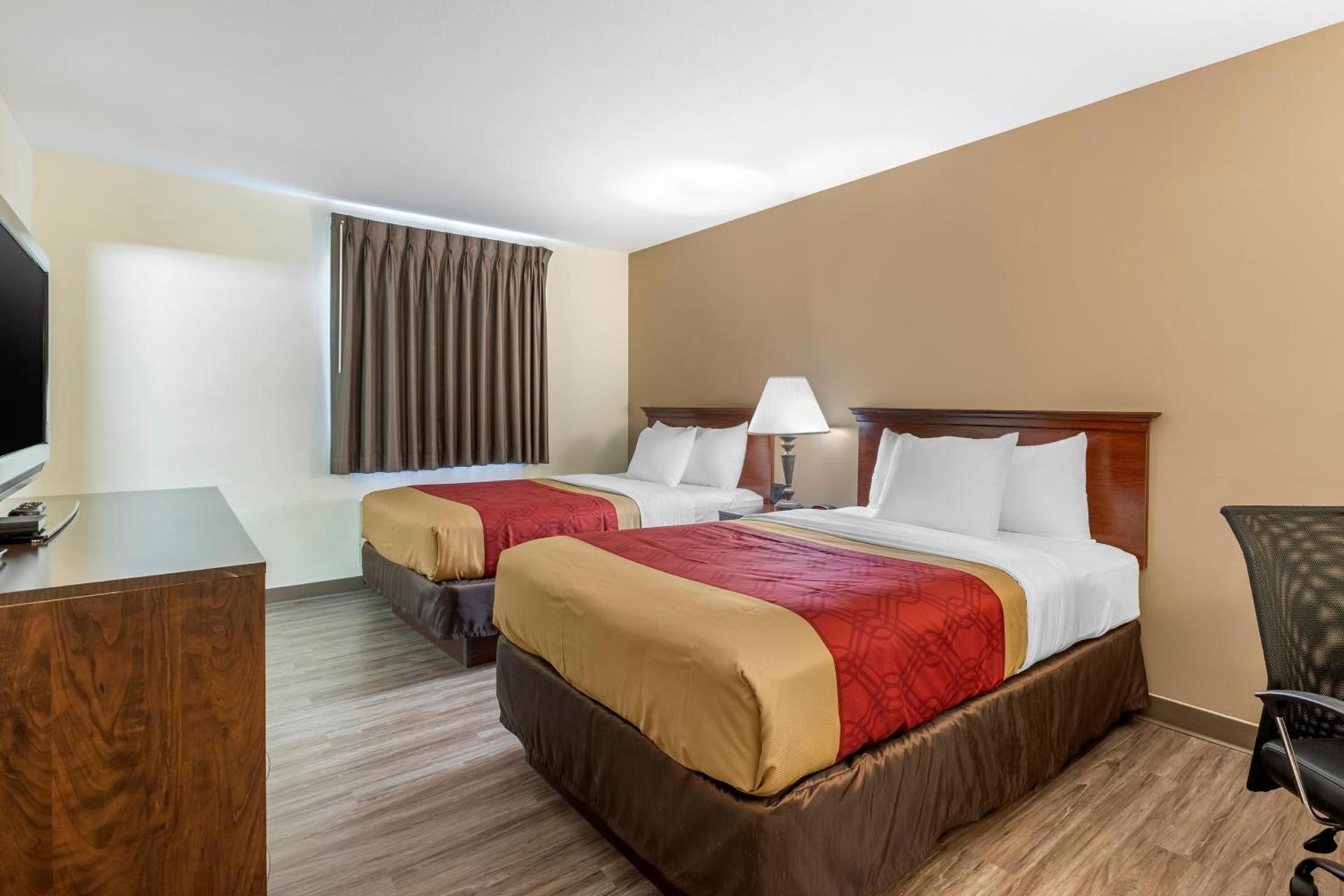 Econo Lodge Inn & Suites Des Moines Fairgrounds Area photo 35
