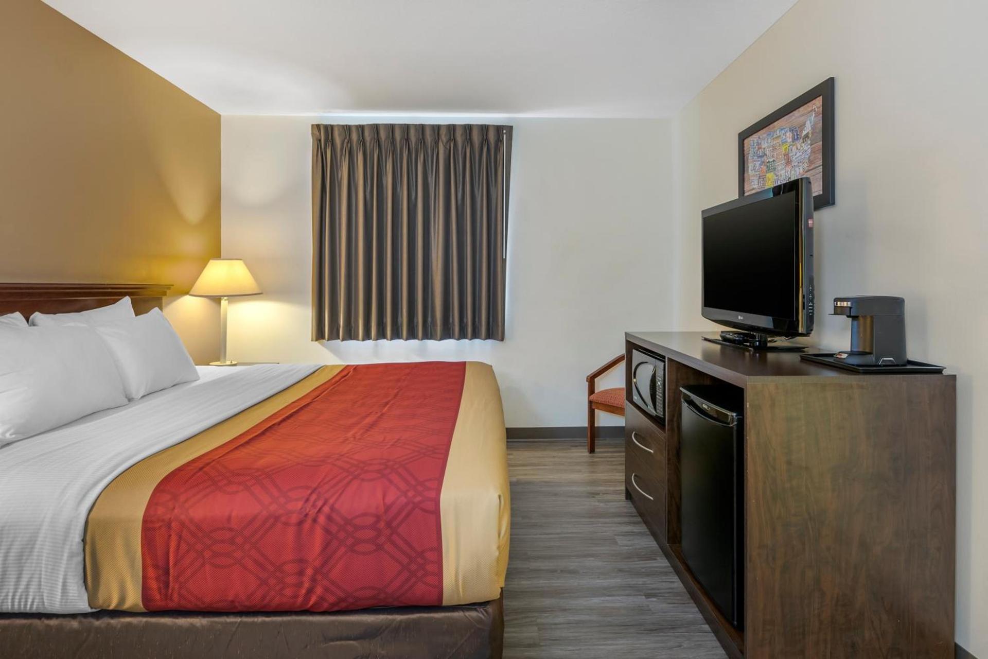 Econo Lodge Inn & Suites Des Moines Fairgrounds Area photo 39