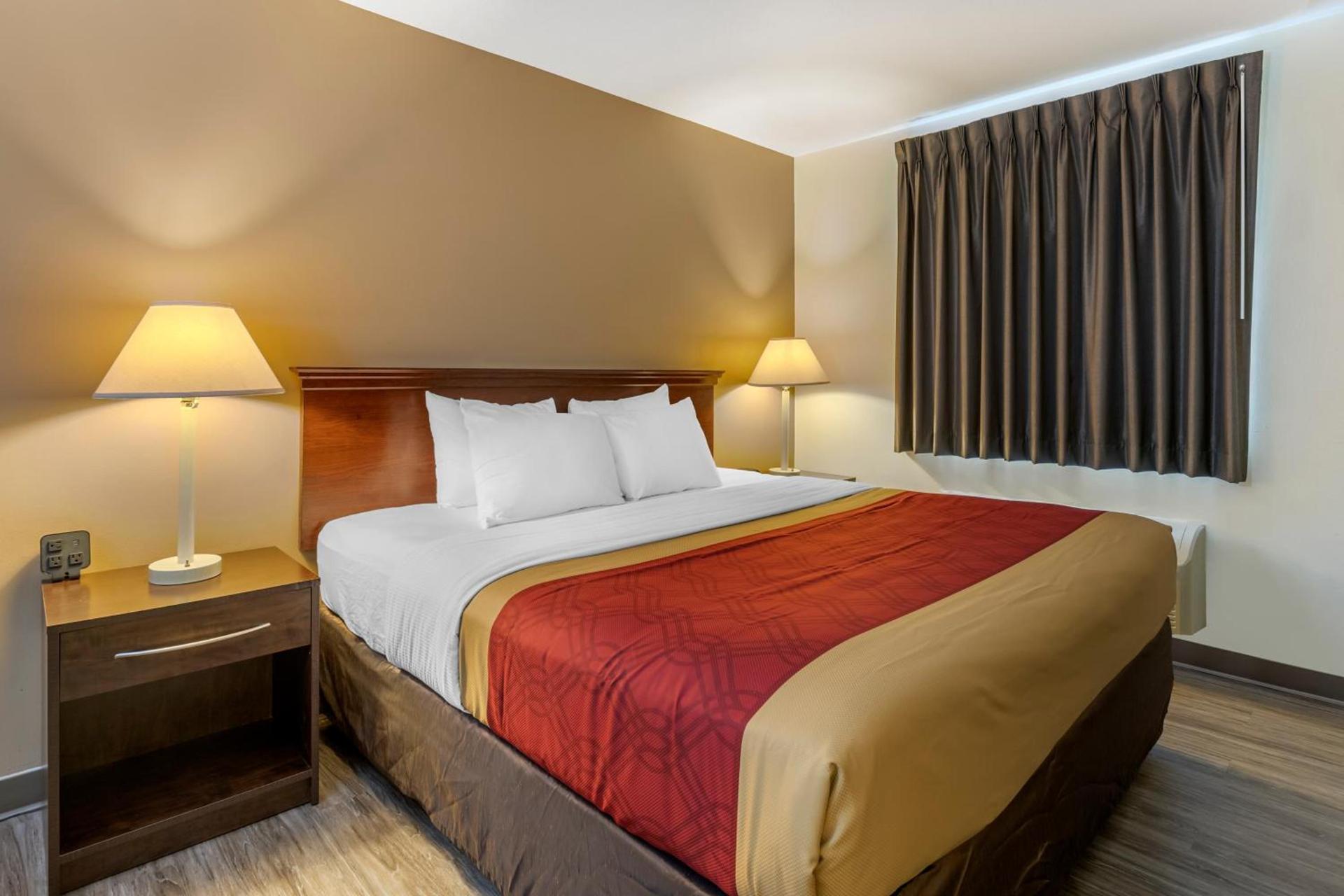 Econo Lodge Inn & Suites Des Moines Fairgrounds Area photo 41