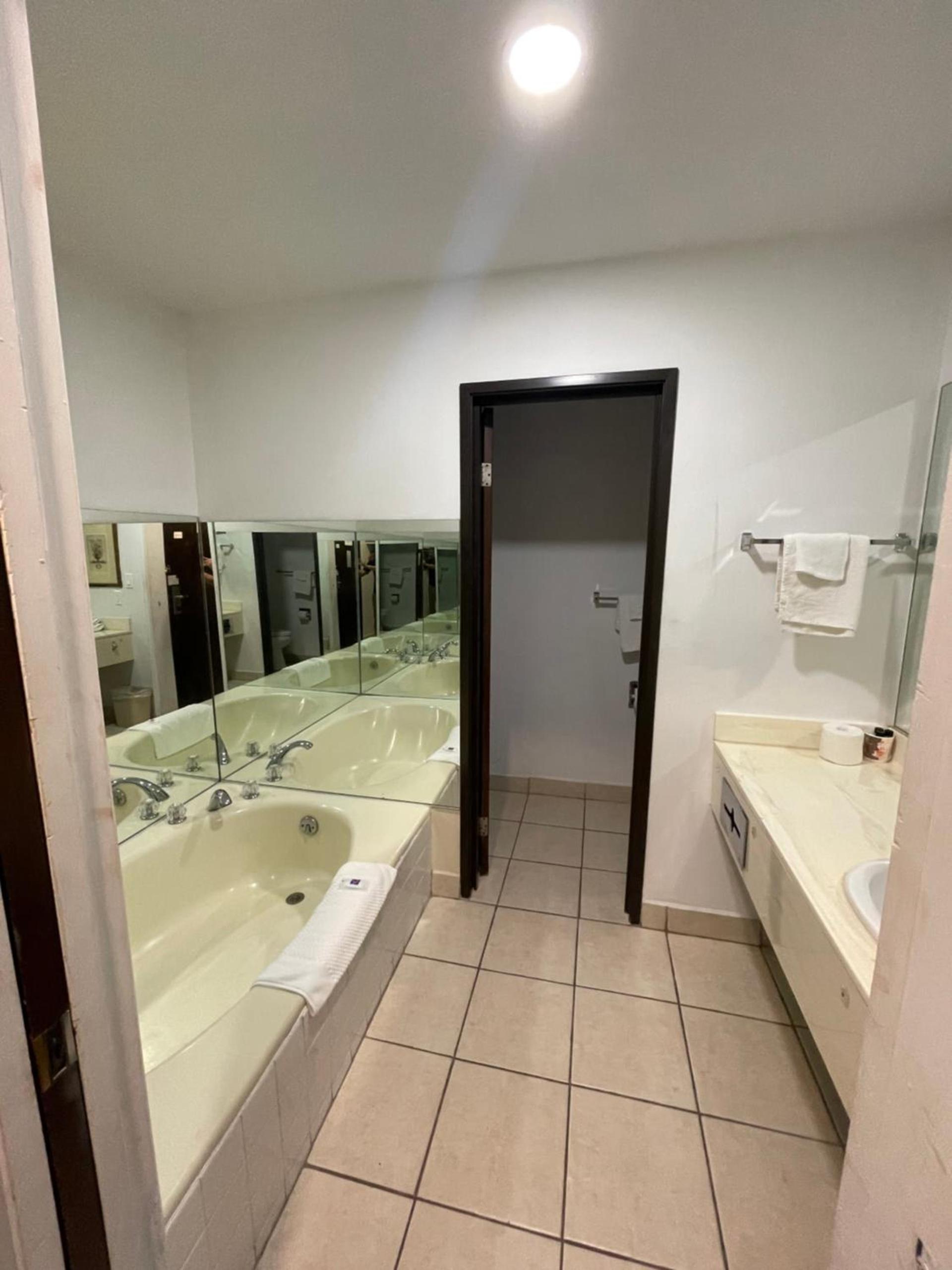 Portside Inn & suites photo 24