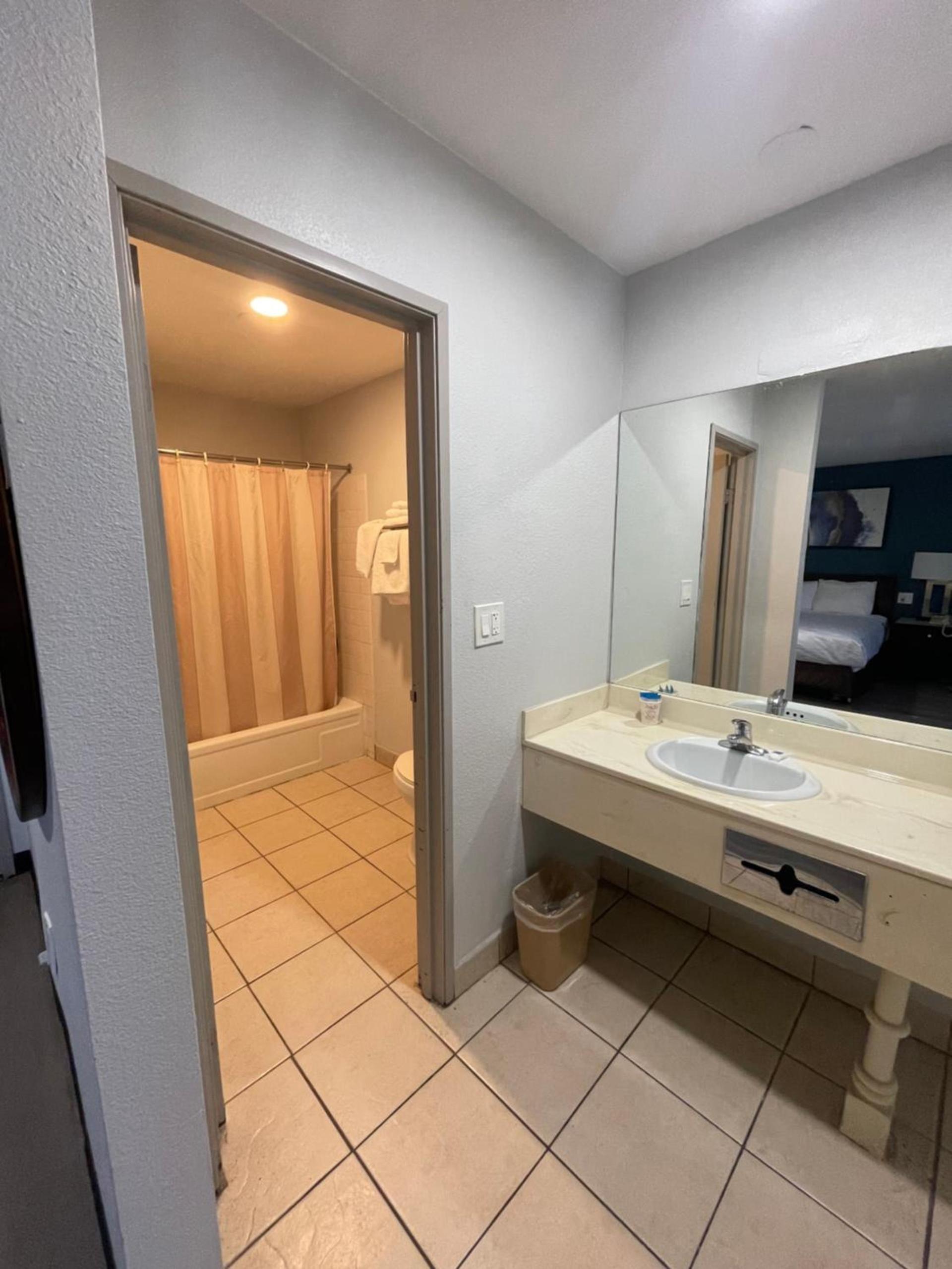 Portside Inn & suites photo 31