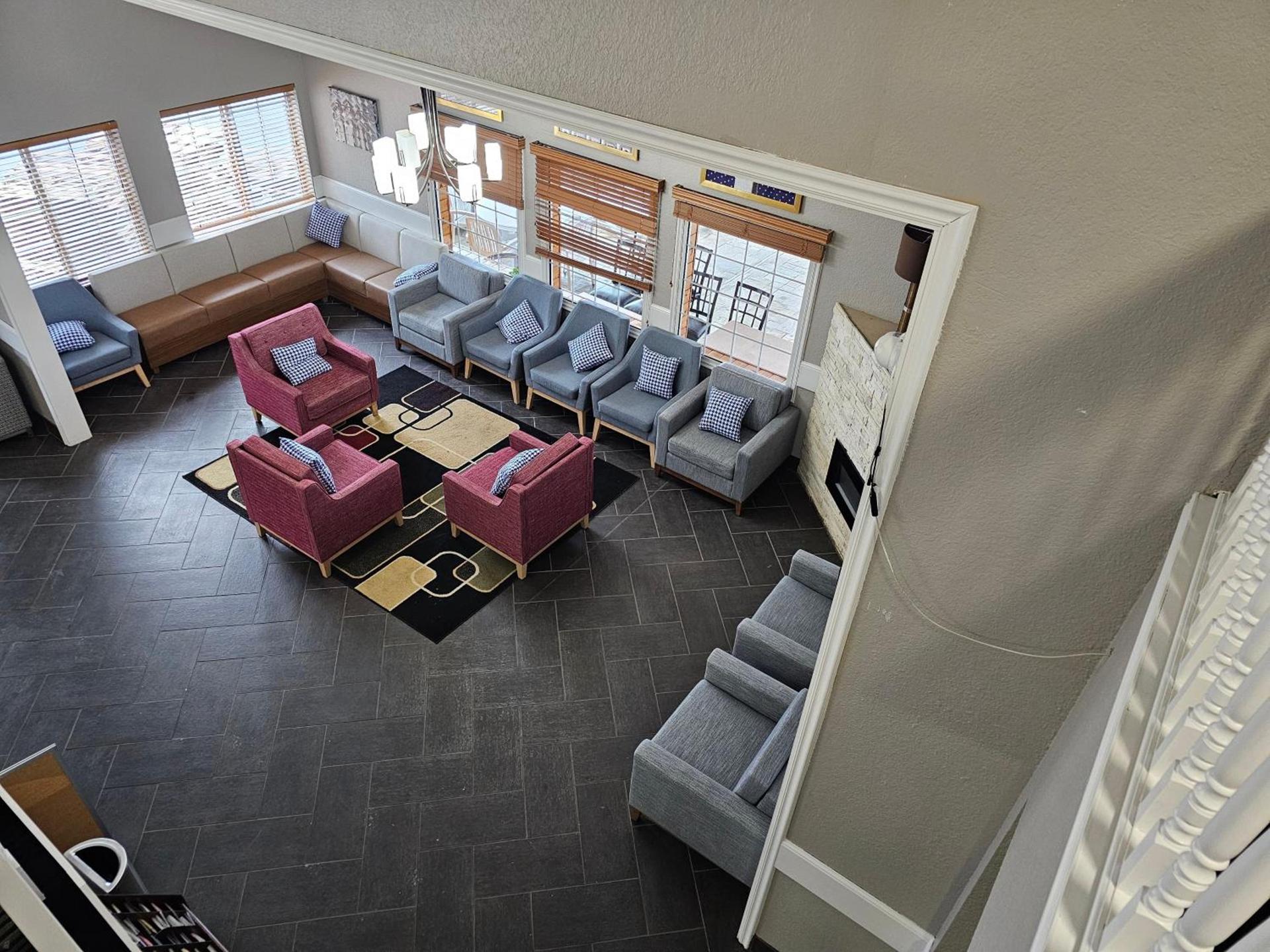 AmericInn by Wyndham Grinnell photo 43