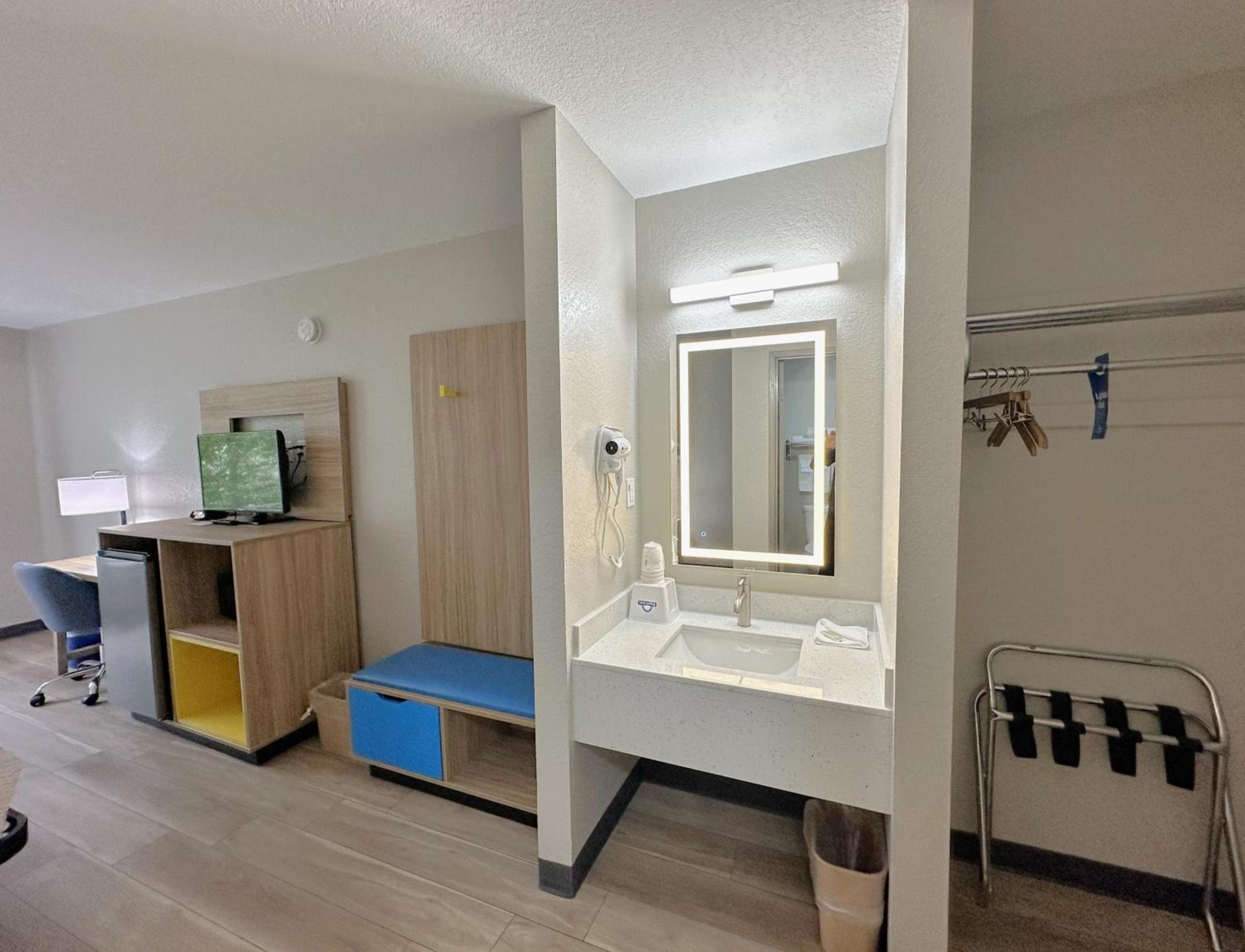 Days Inn by Wyndham Holland photo 19