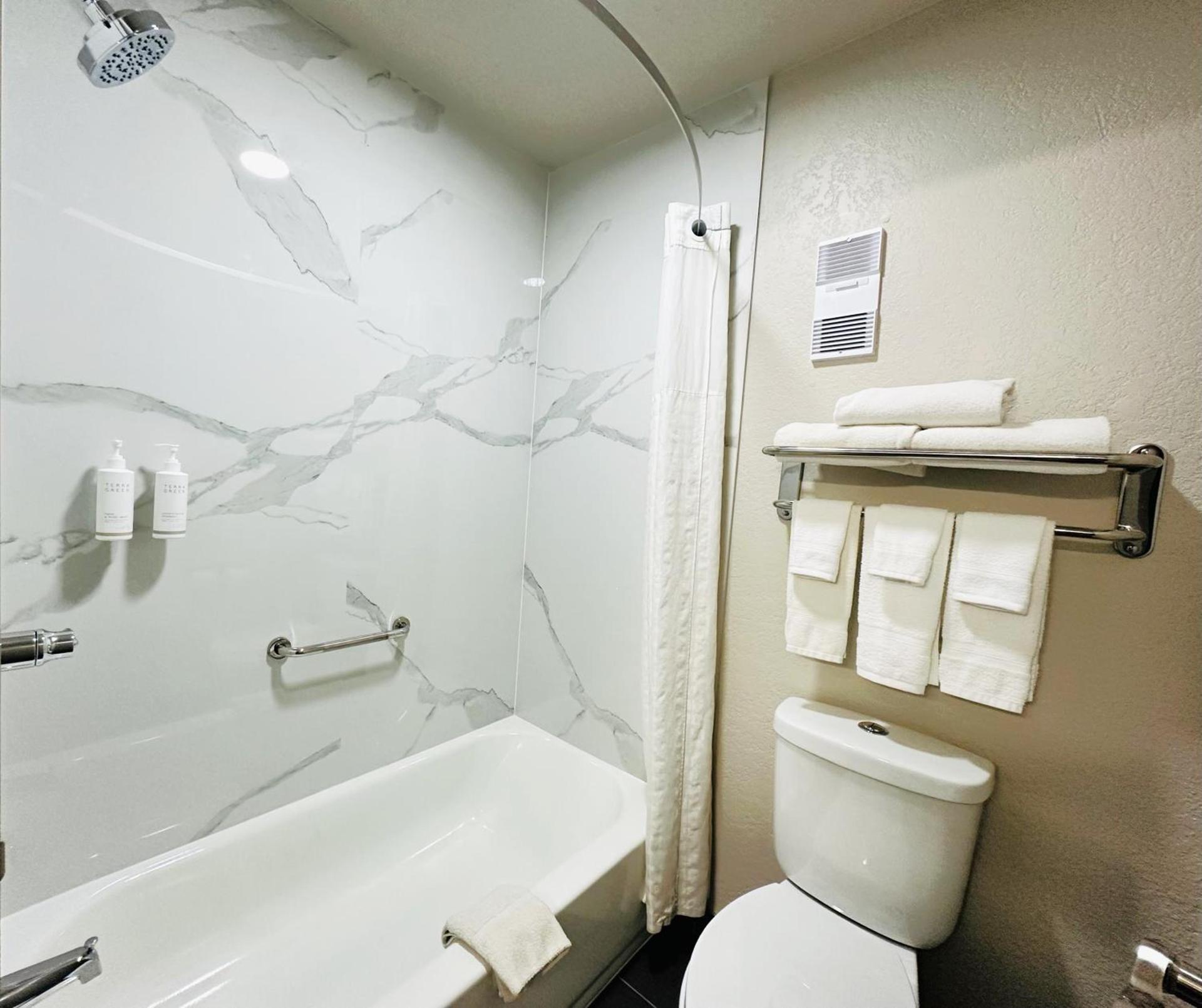 Days Inn by Wyndham Holland photo 20