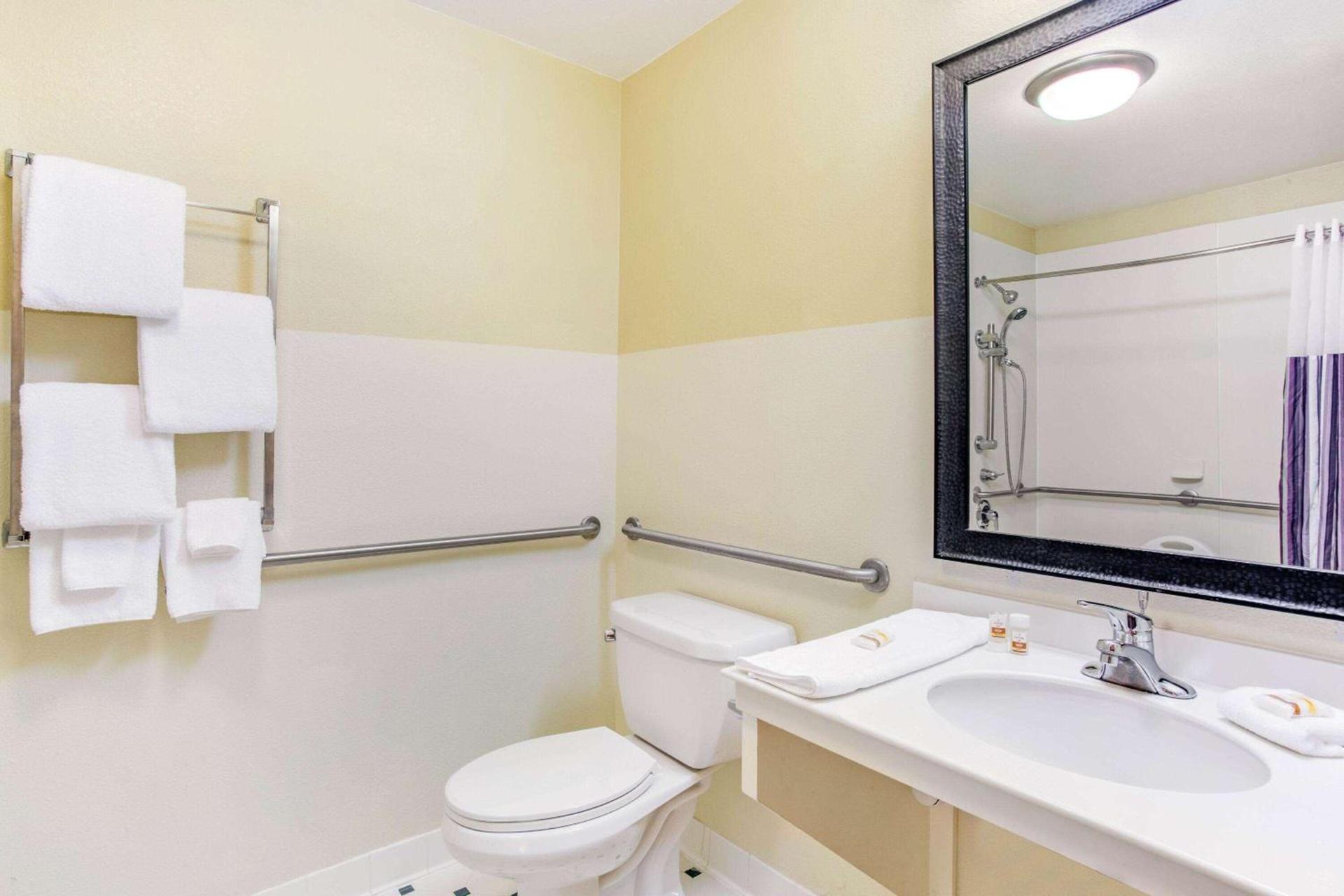 La Quinta by Wyndham Raleigh/Durham Southpoint photo 16