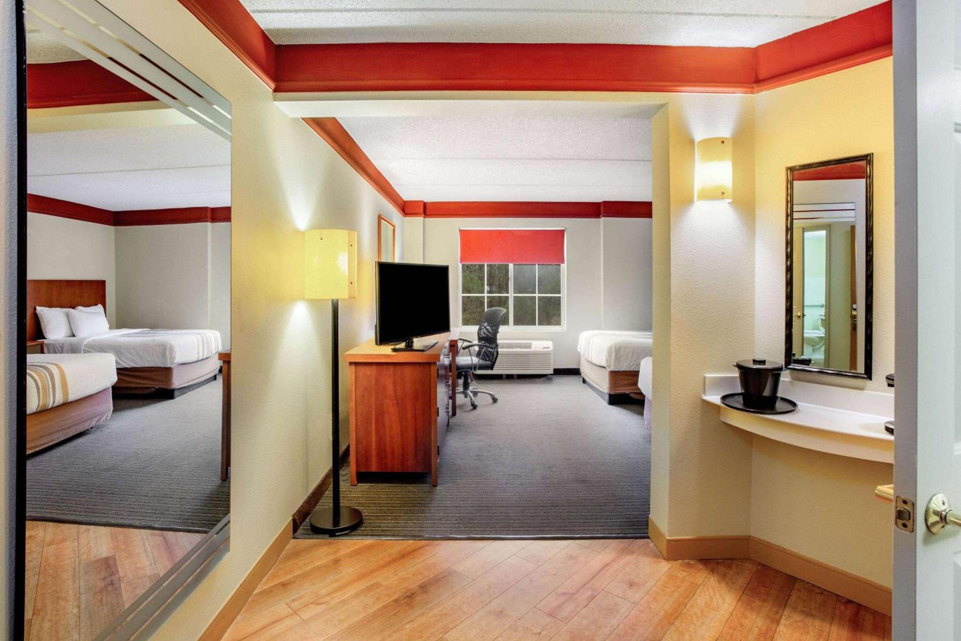 La Quinta by Wyndham Raleigh/Durham Southpoint photo 18