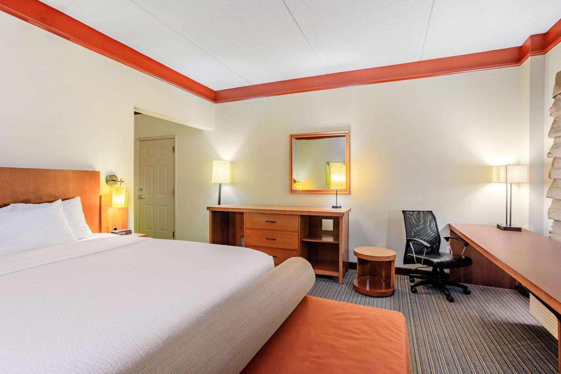 La Quinta by Wyndham Raleigh/Durham Southpoint photo 21