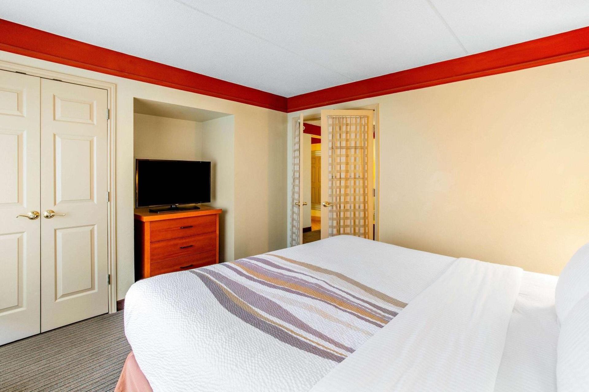 La Quinta by Wyndham Raleigh/Durham Southpoint photo 30