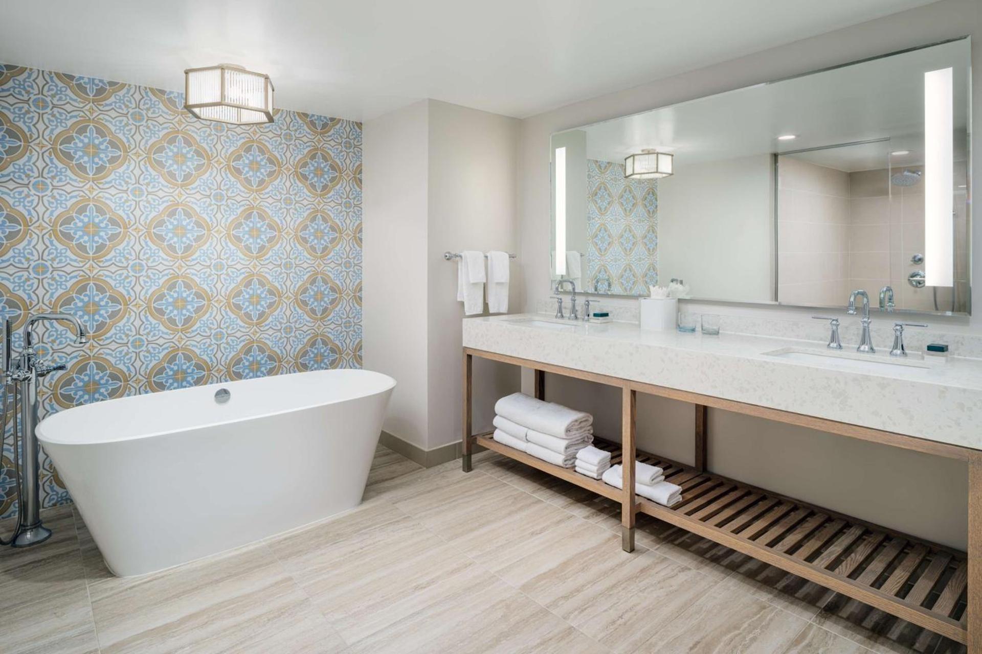 Hilton Santa Barbara Beachfront Resort photo 62