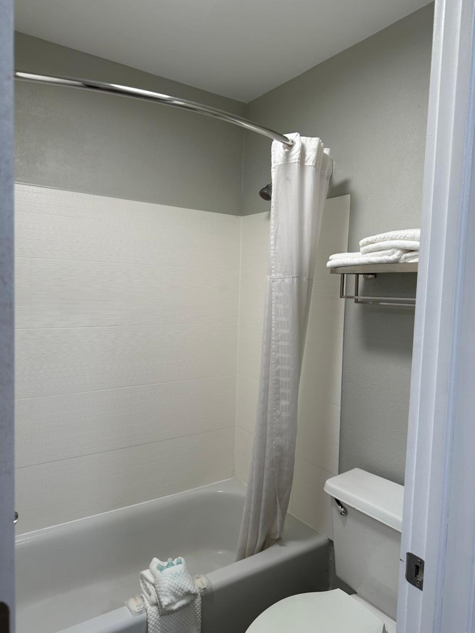 MainStay Suites Springfield South - Battlefield Rd photo 15