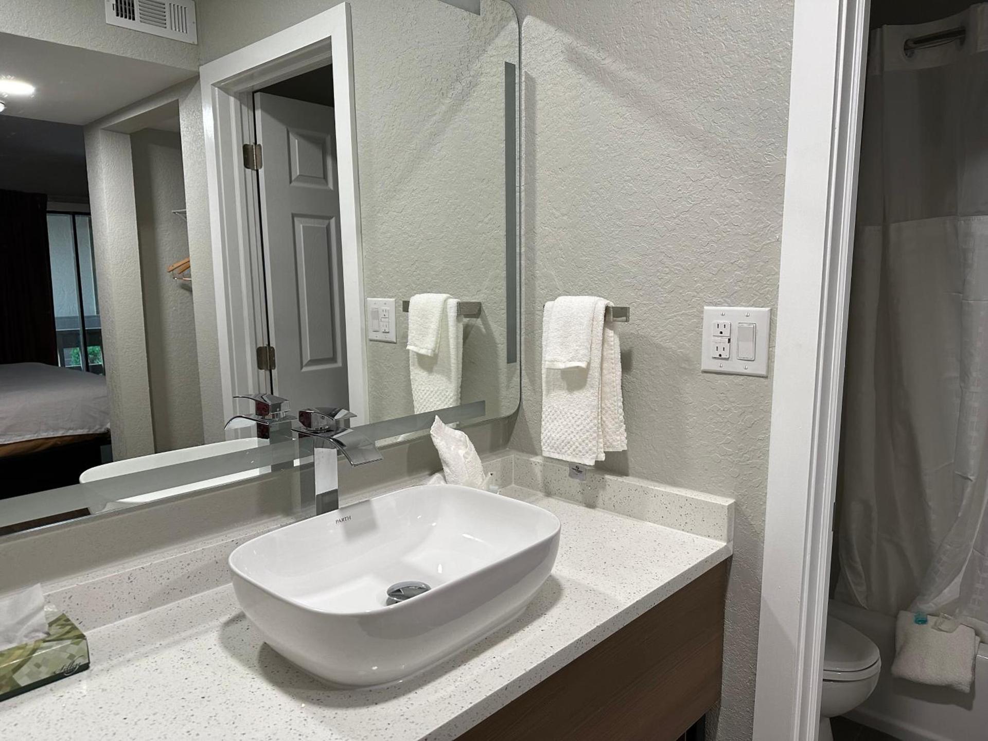 MainStay Suites Springfield South - Battlefield Rd photo 8