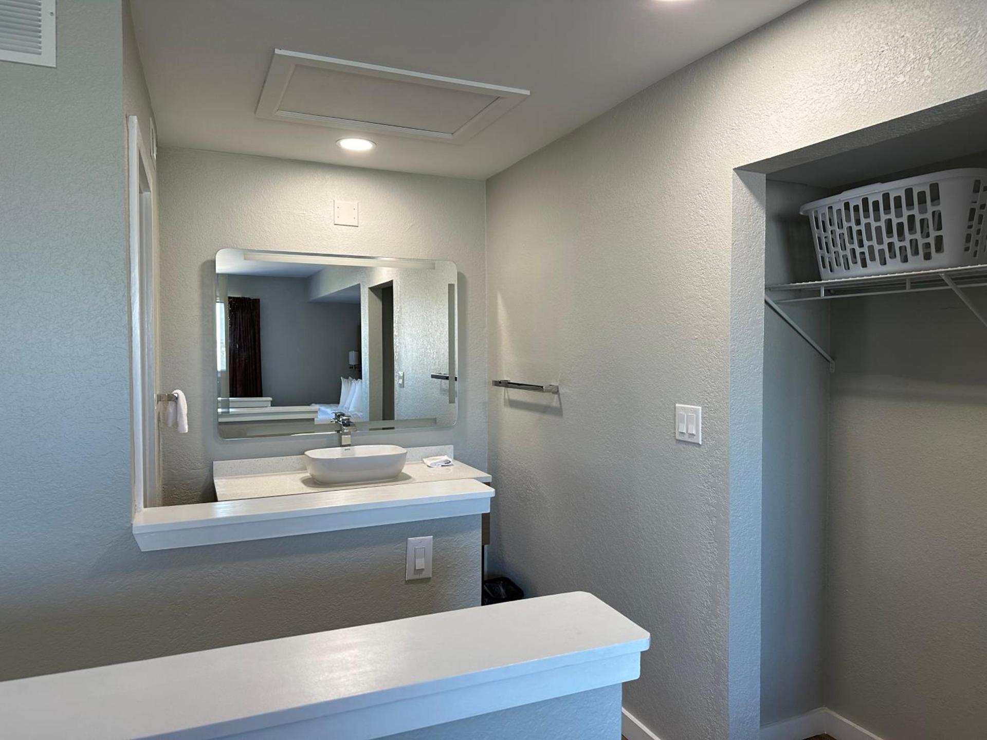 MainStay Suites Springfield South - Battlefield Rd photo 16