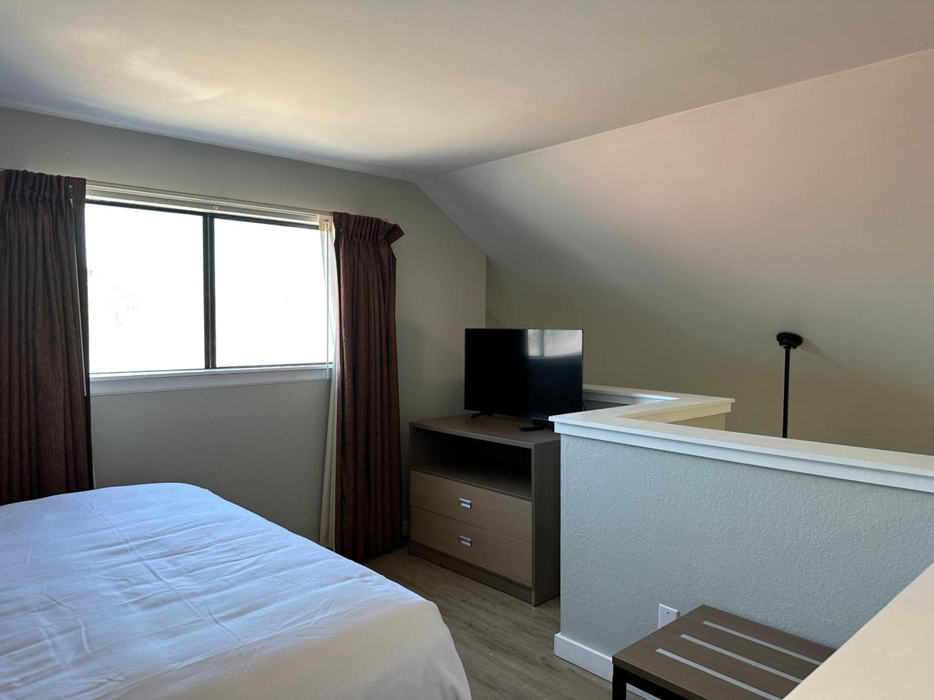 MainStay Suites Springfield South - Battlefield Rd photo 6
