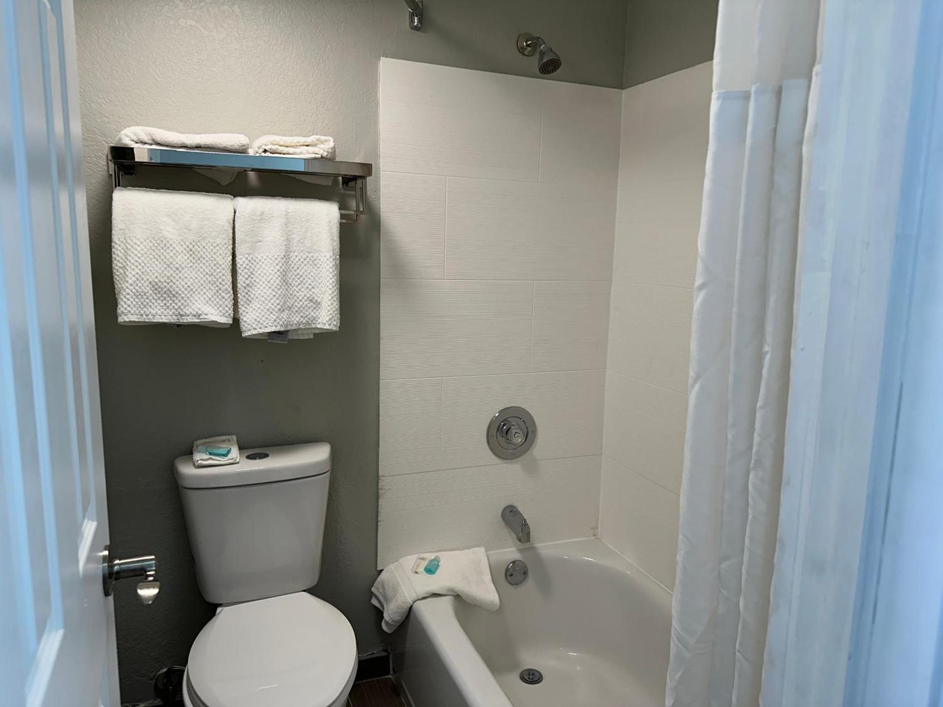 MainStay Suites Springfield South - Battlefield Rd photo 20