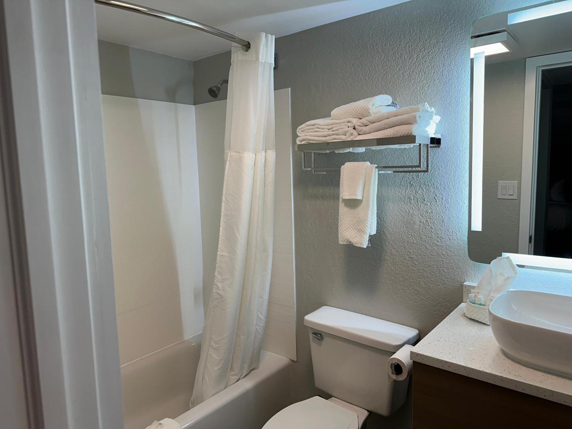 MainStay Suites Springfield South - Battlefield Rd photo 26