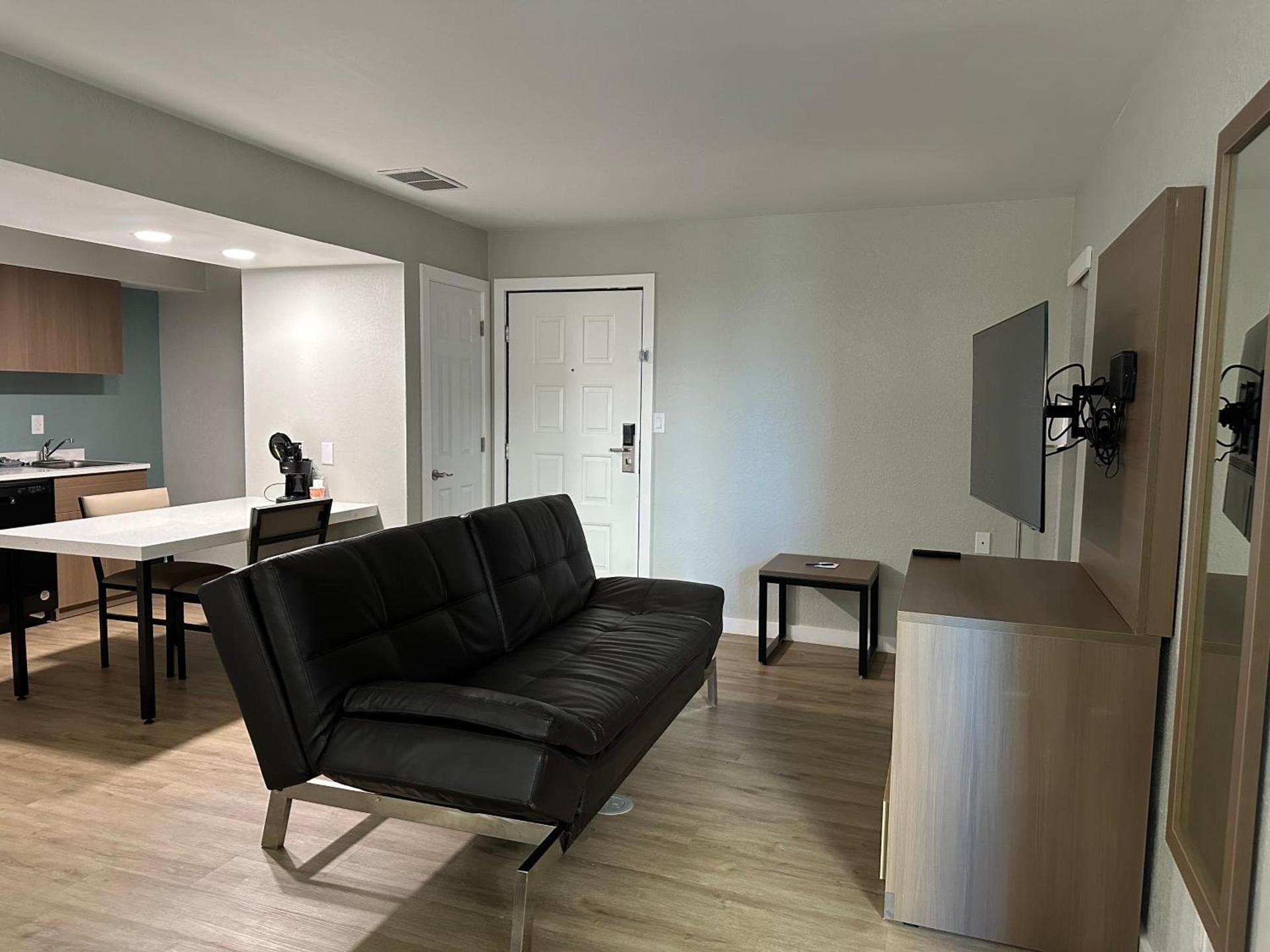 MainStay Suites Springfield South - Battlefield Rd photo 11