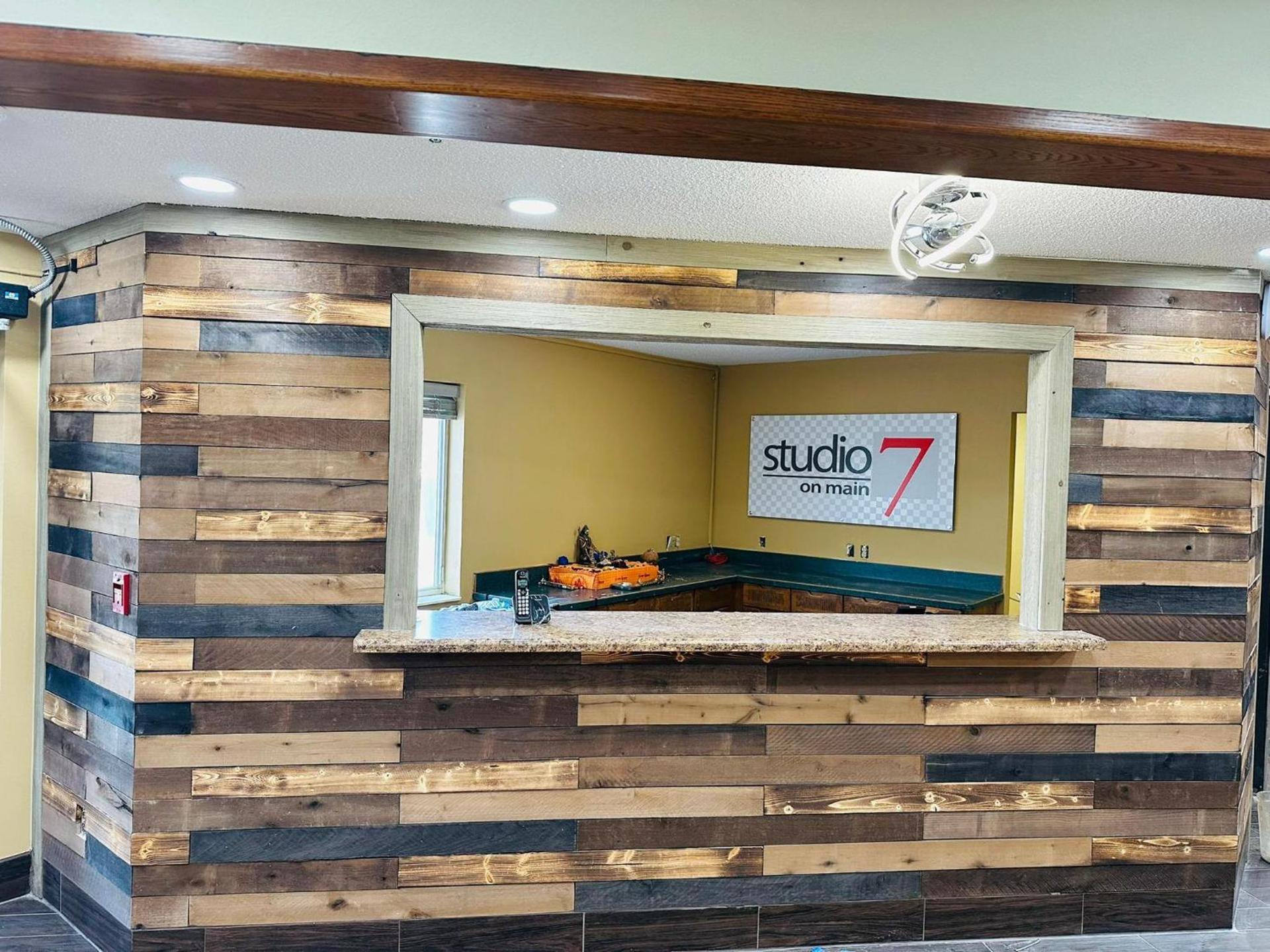 Studio 7 on Main — hotel in West Fargo