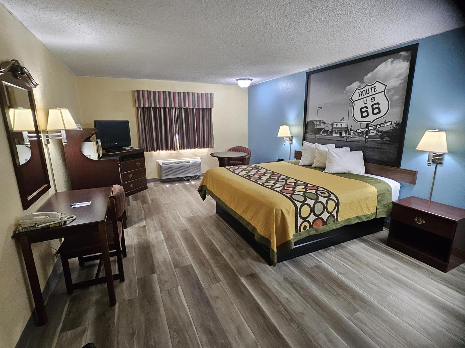 Super 8 by Wyndham Clinton photo 2