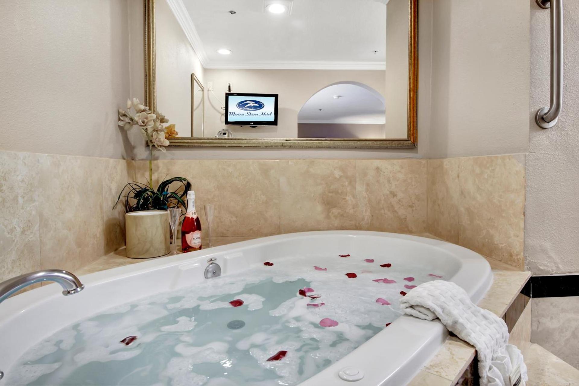 Best Western Plus Marina Shores Hotel photo 32