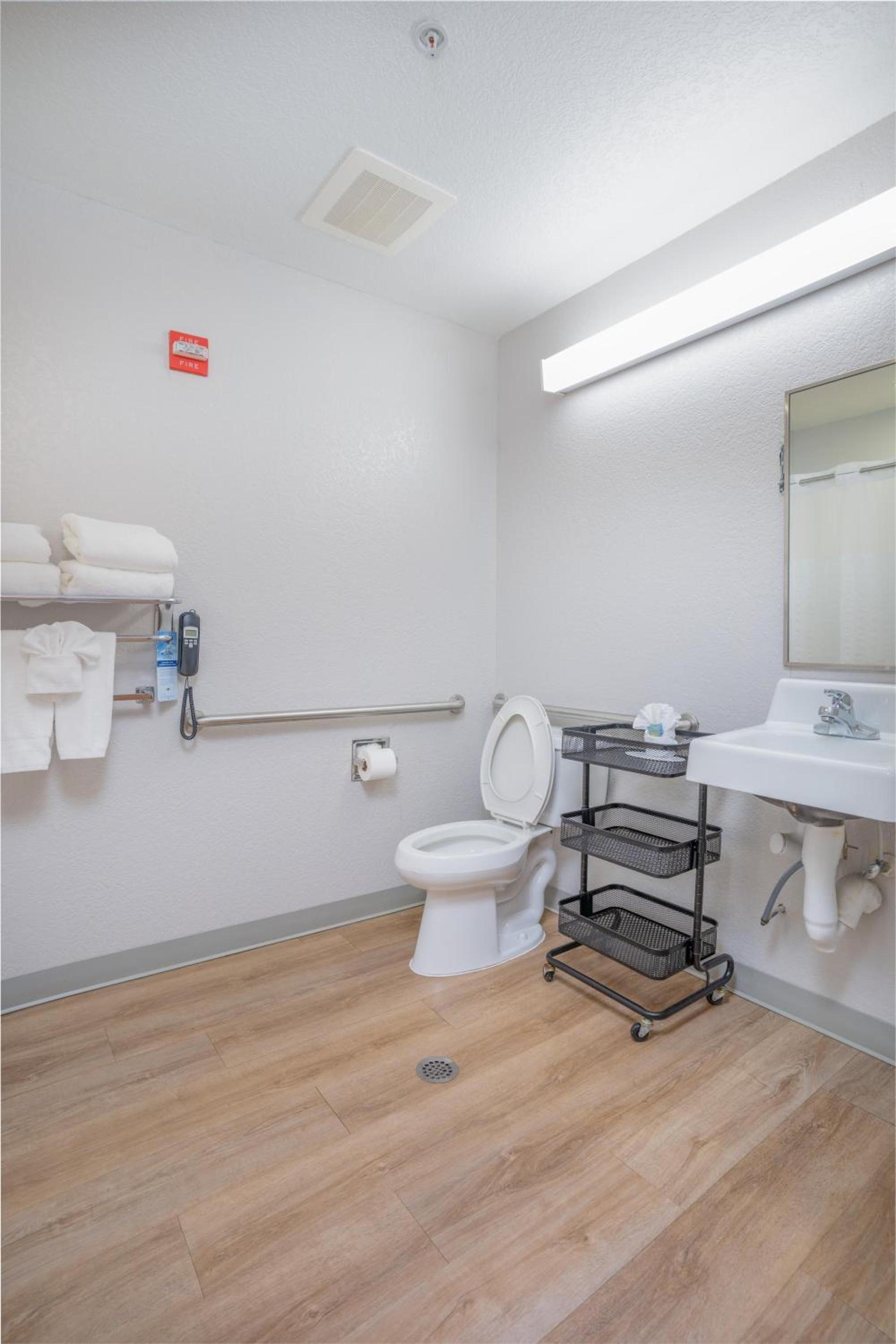 Microtel Inn & Suites by Wyndham Albertville photo 23