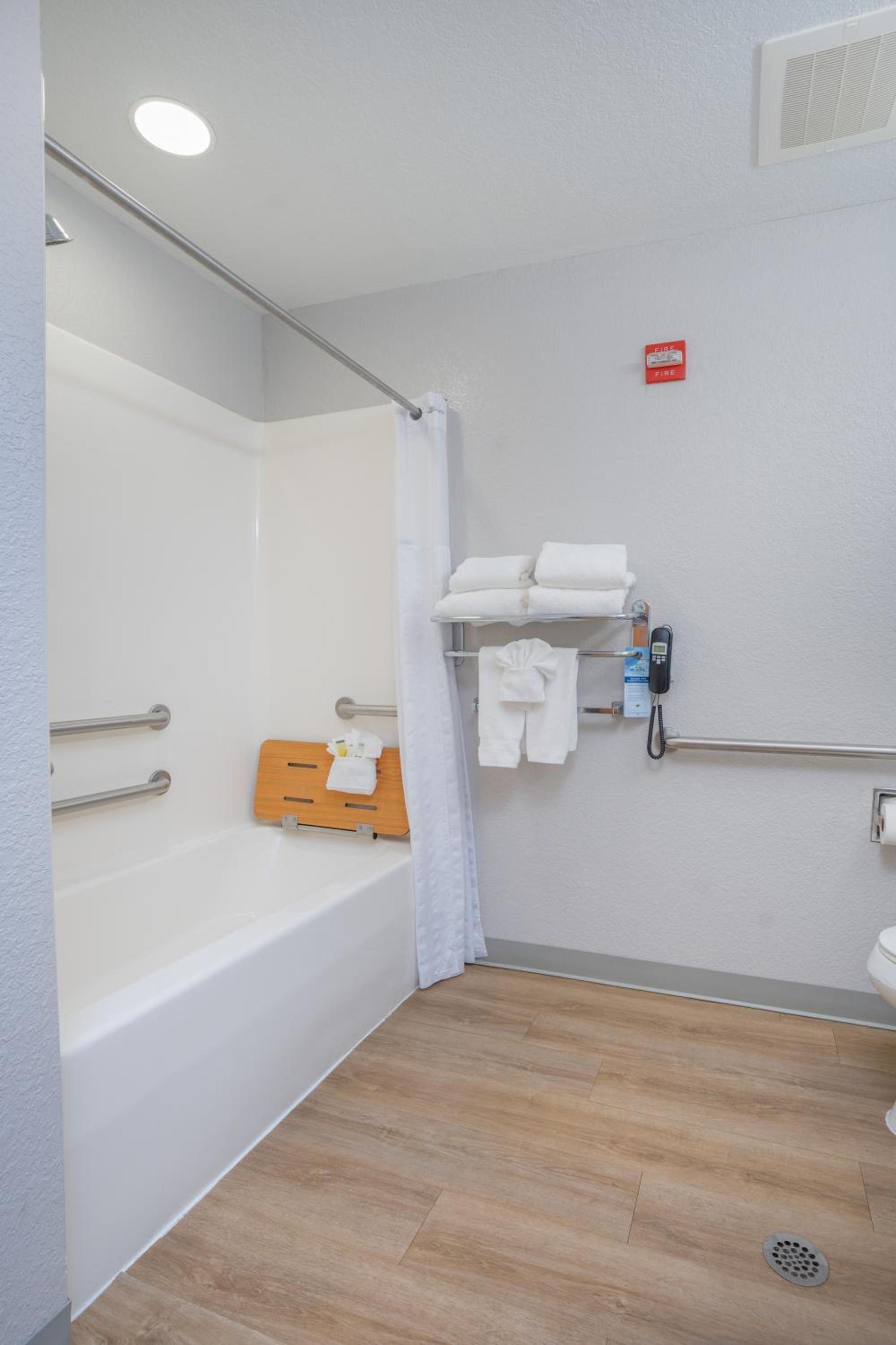 Microtel Inn & Suites by Wyndham Albertville photo 24