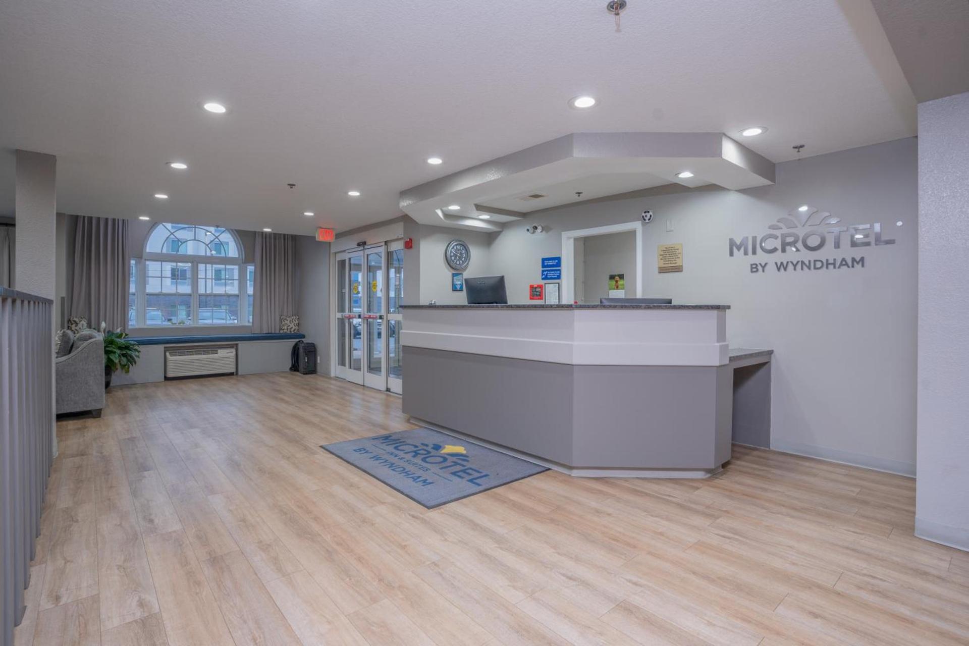 Microtel Inn & Suites by Wyndham Albertville photo 2