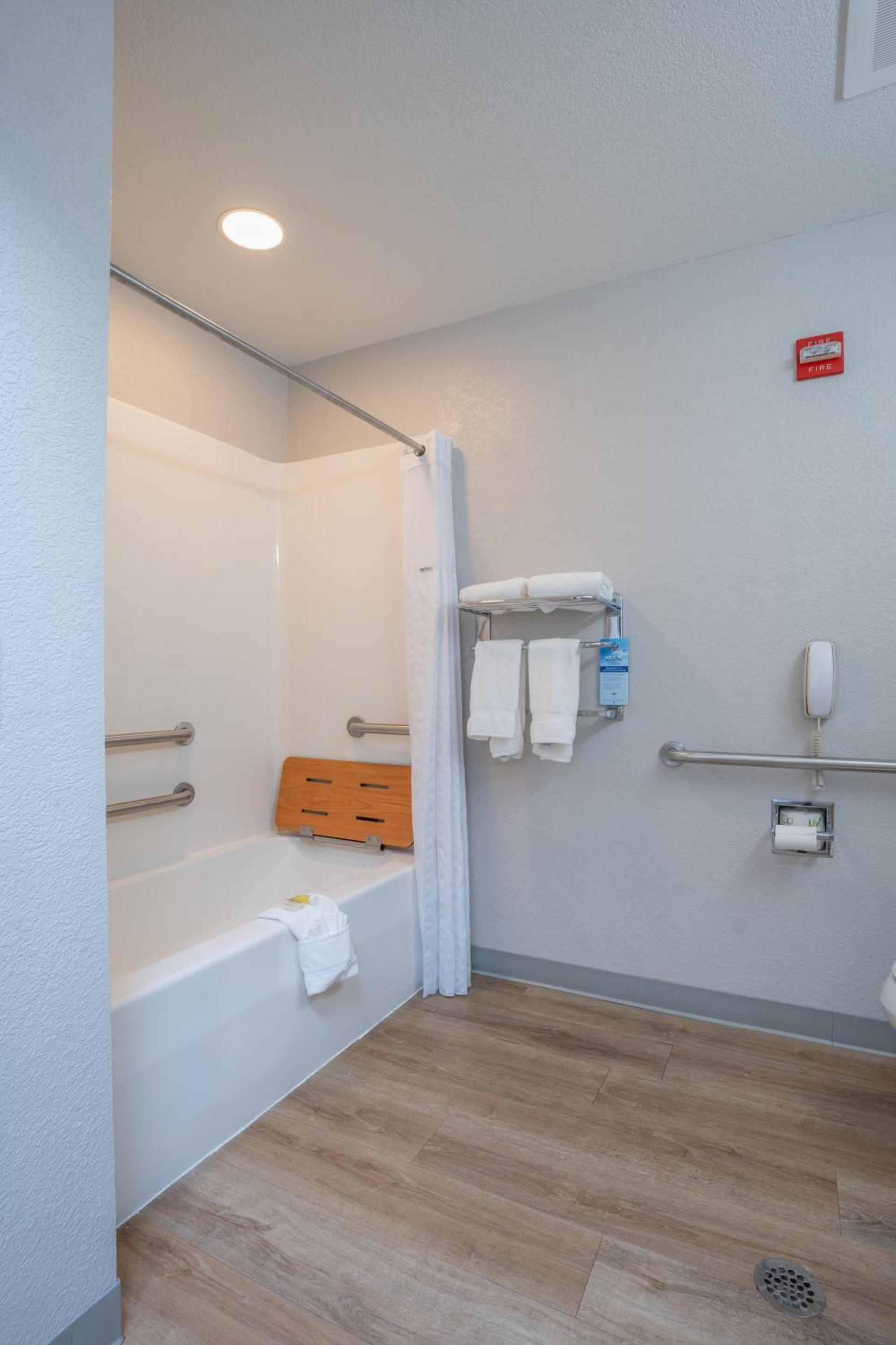 Microtel Inn & Suites by Wyndham Albertville photo 29