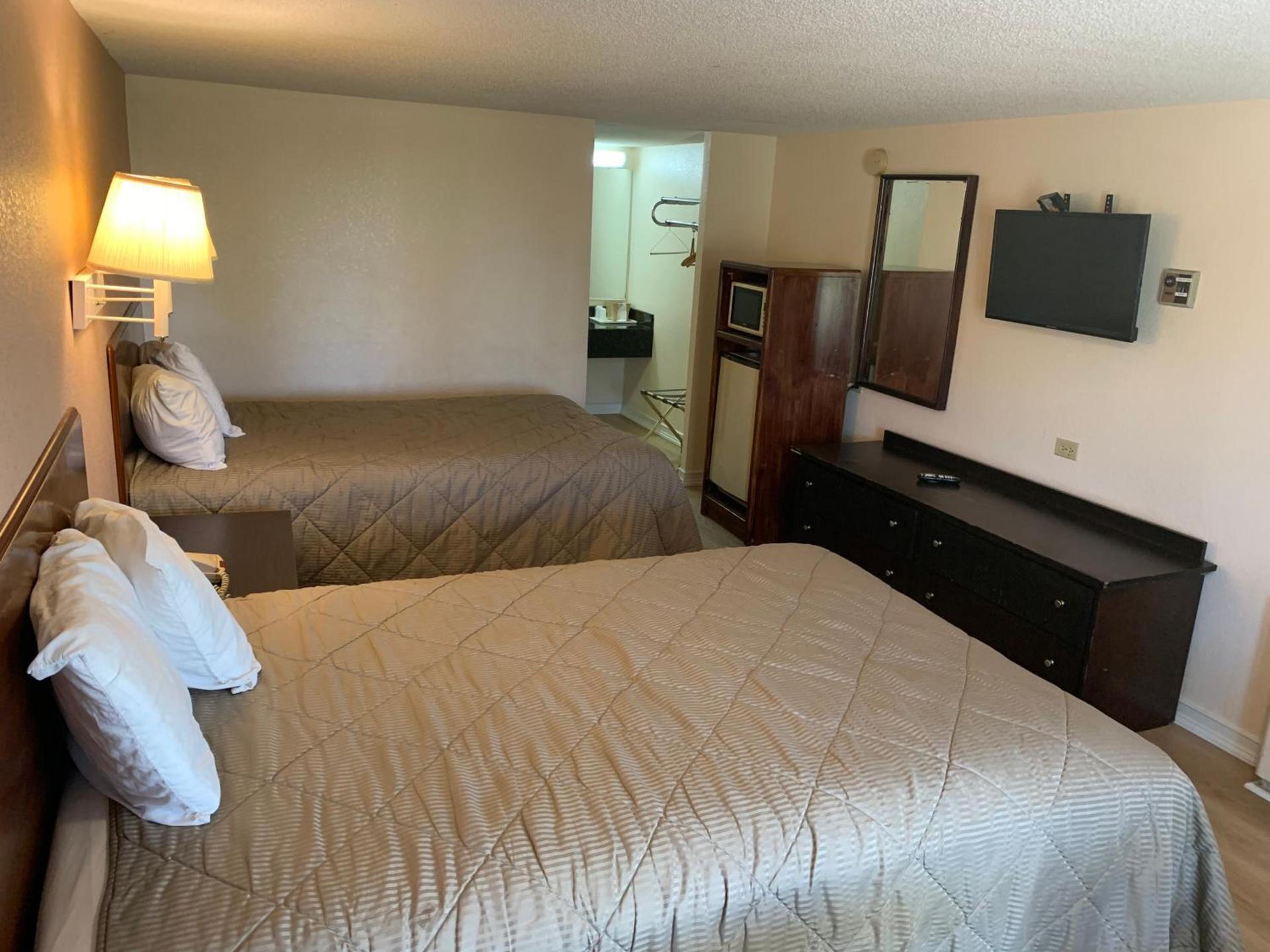 Tollway Inn Beloit photo 25