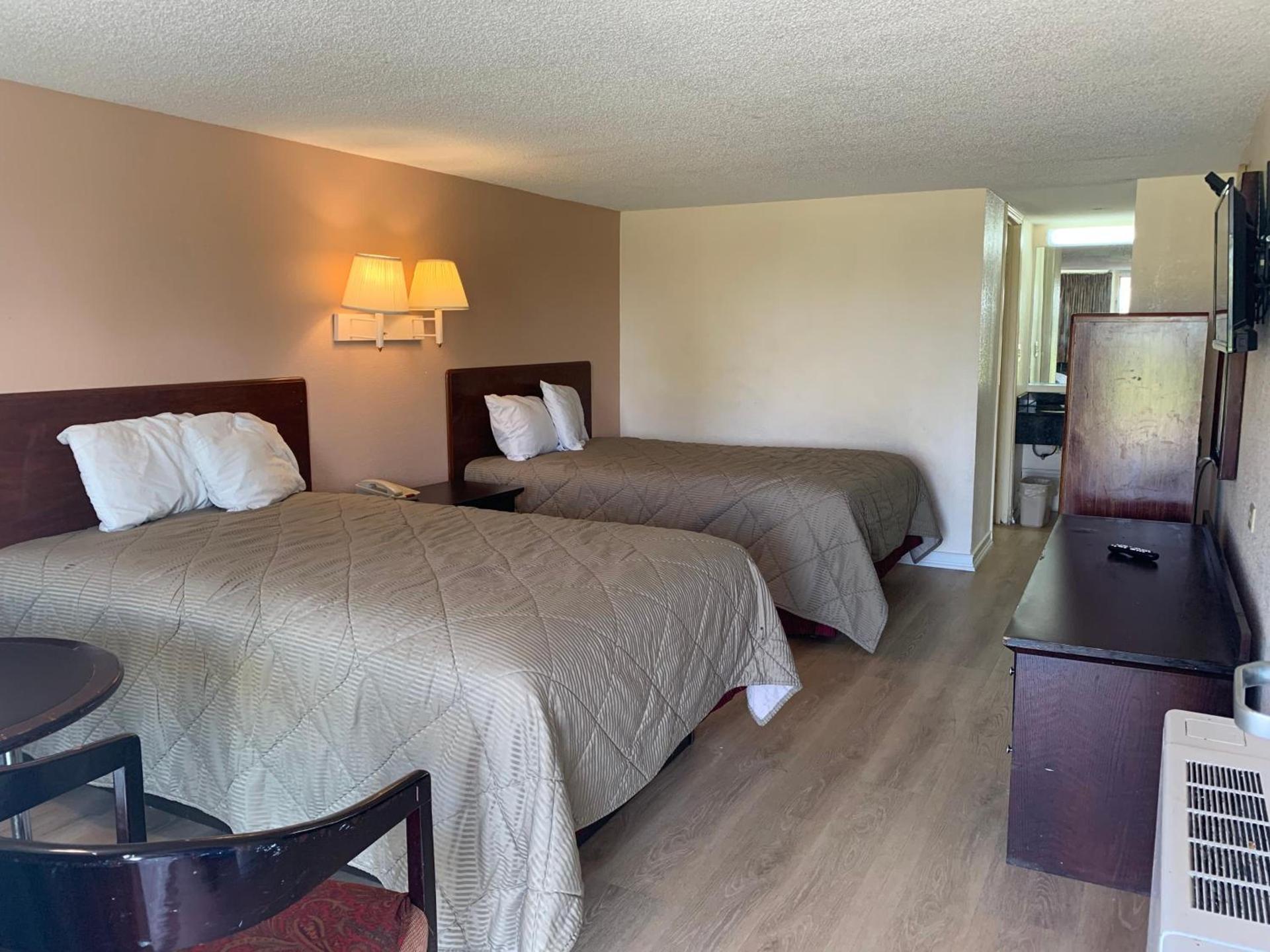 Tollway Inn Beloit photo 26
