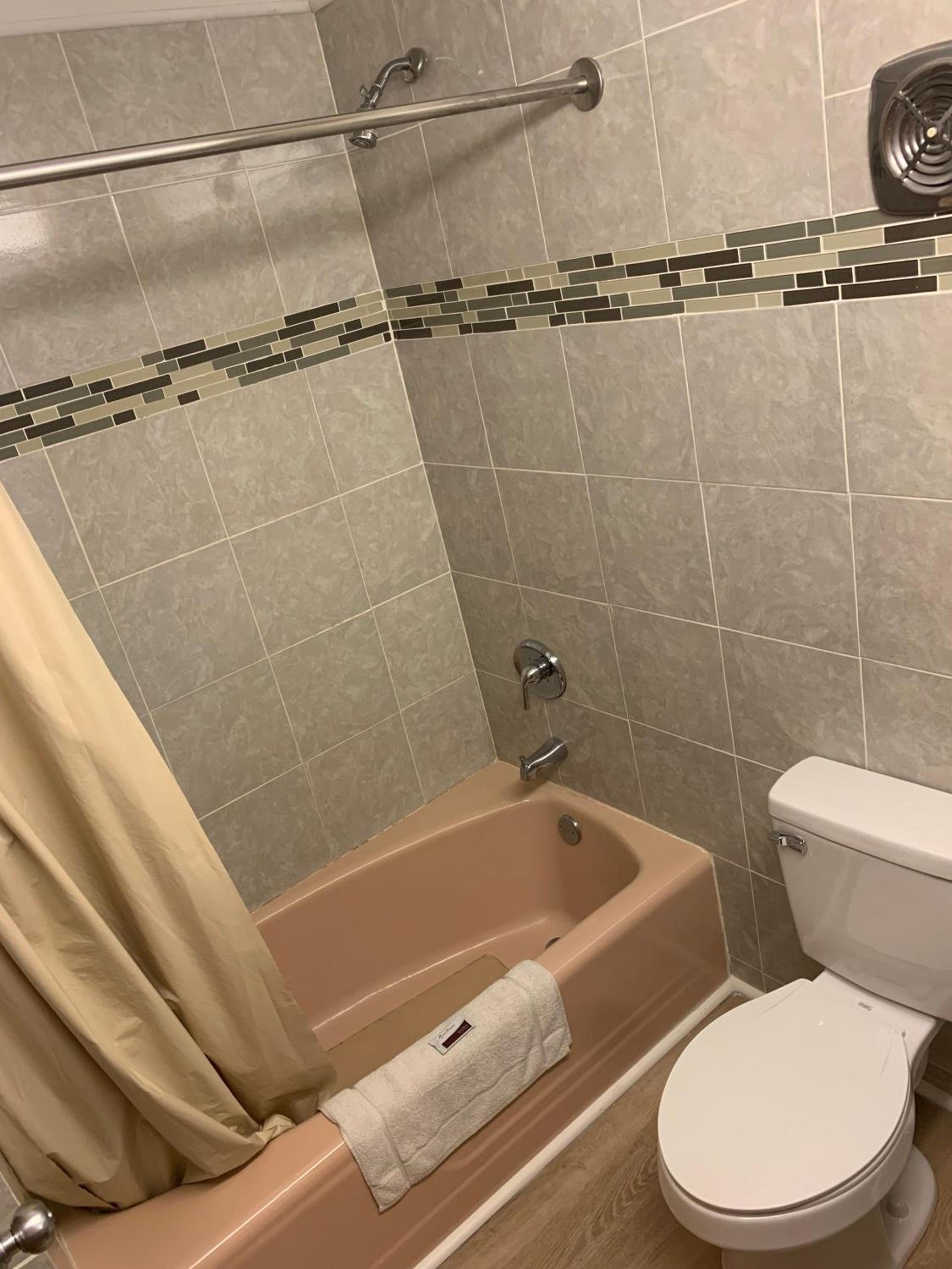 Tollway Inn Beloit photo 18