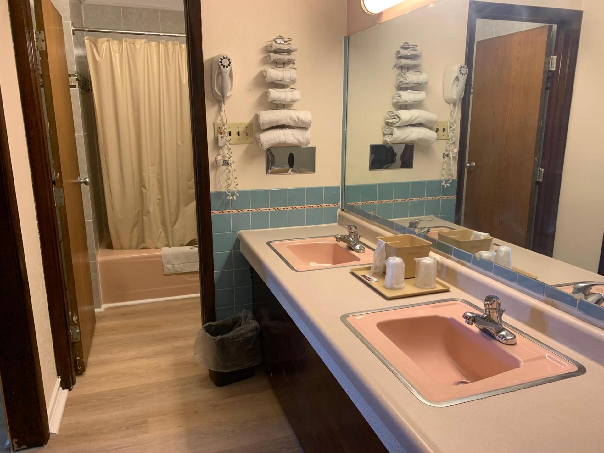 Tollway Inn Beloit photo 19