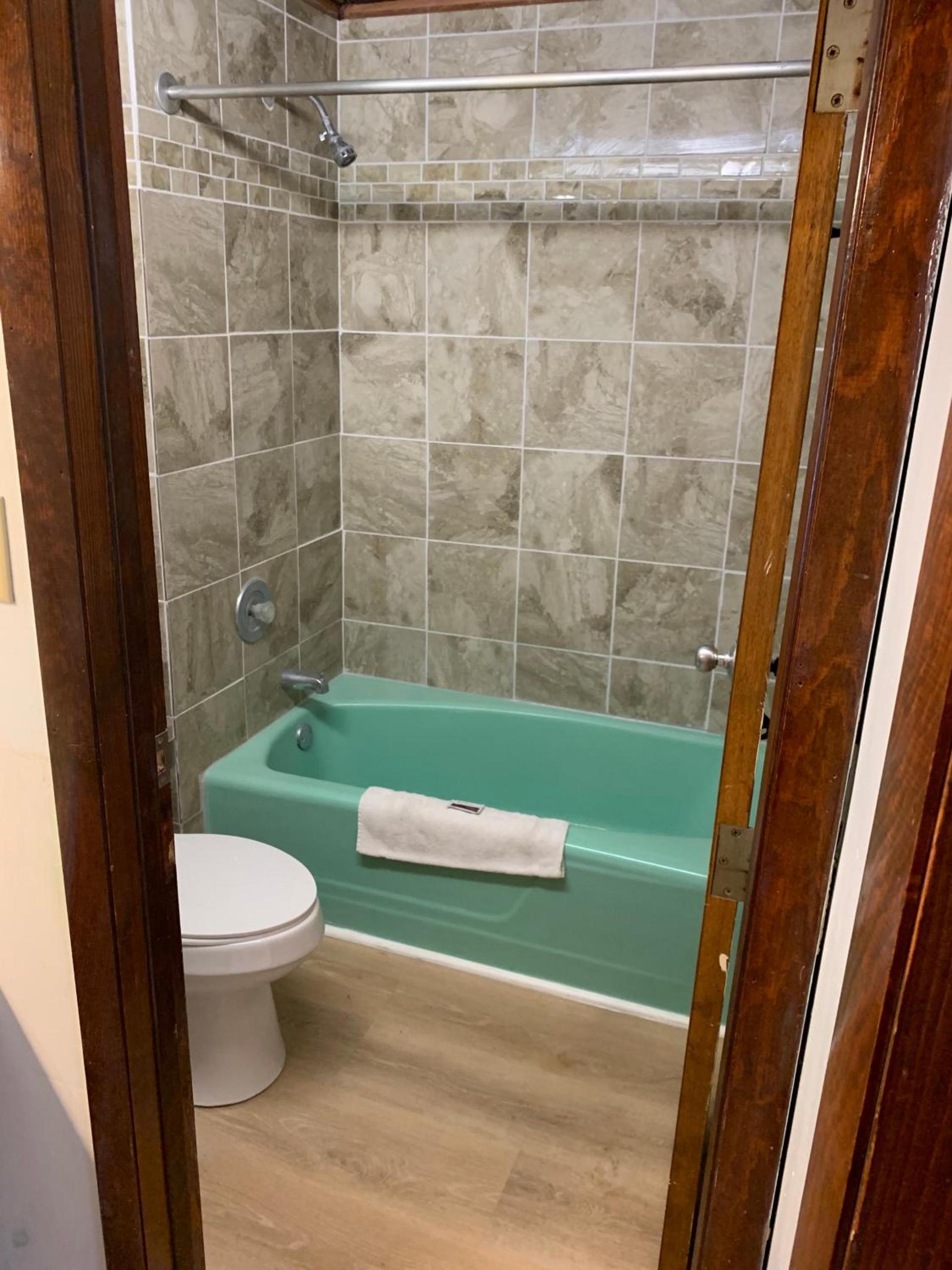 Tollway Inn Beloit photo 9