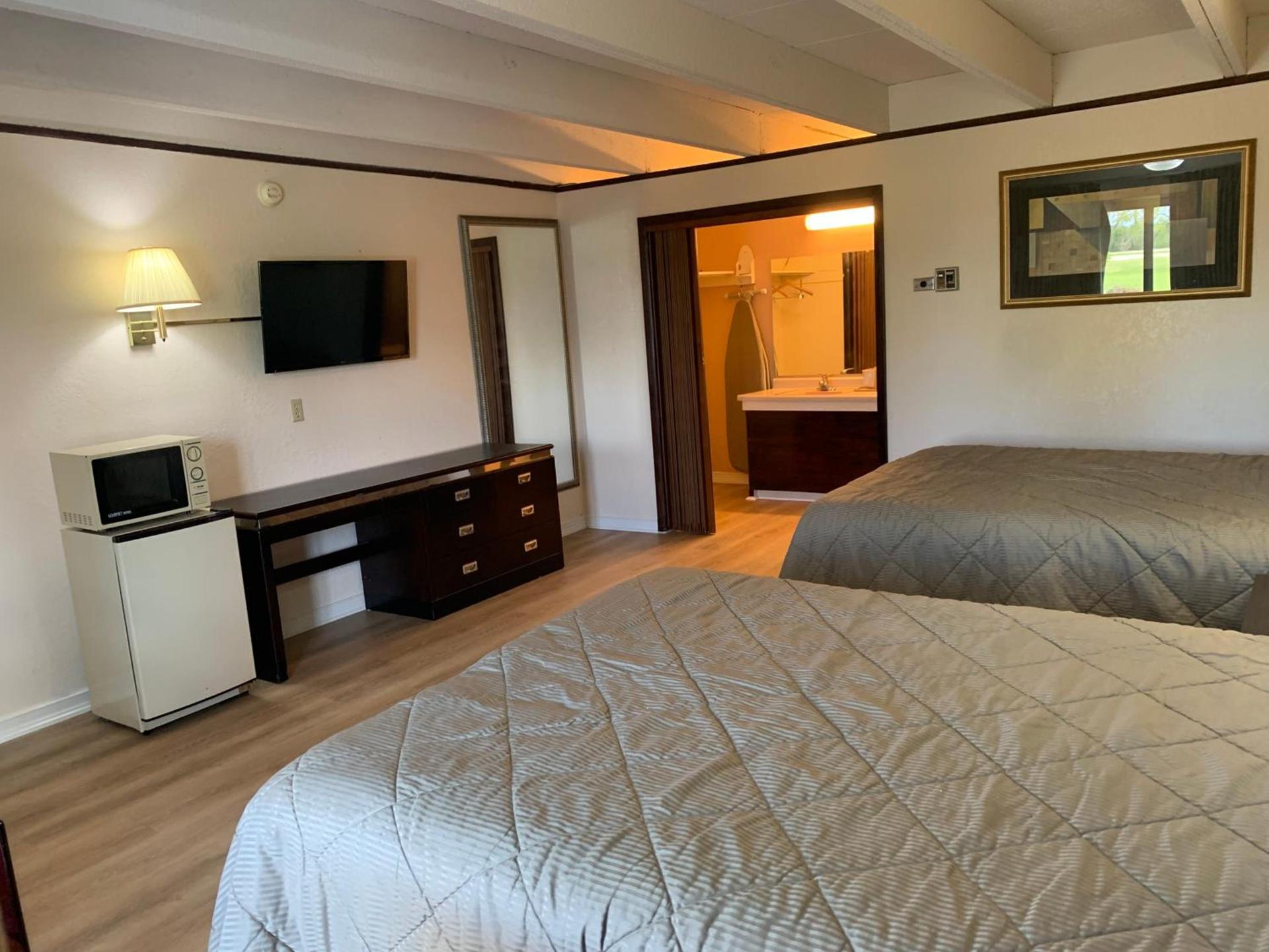 Tollway Inn Beloit photo 10