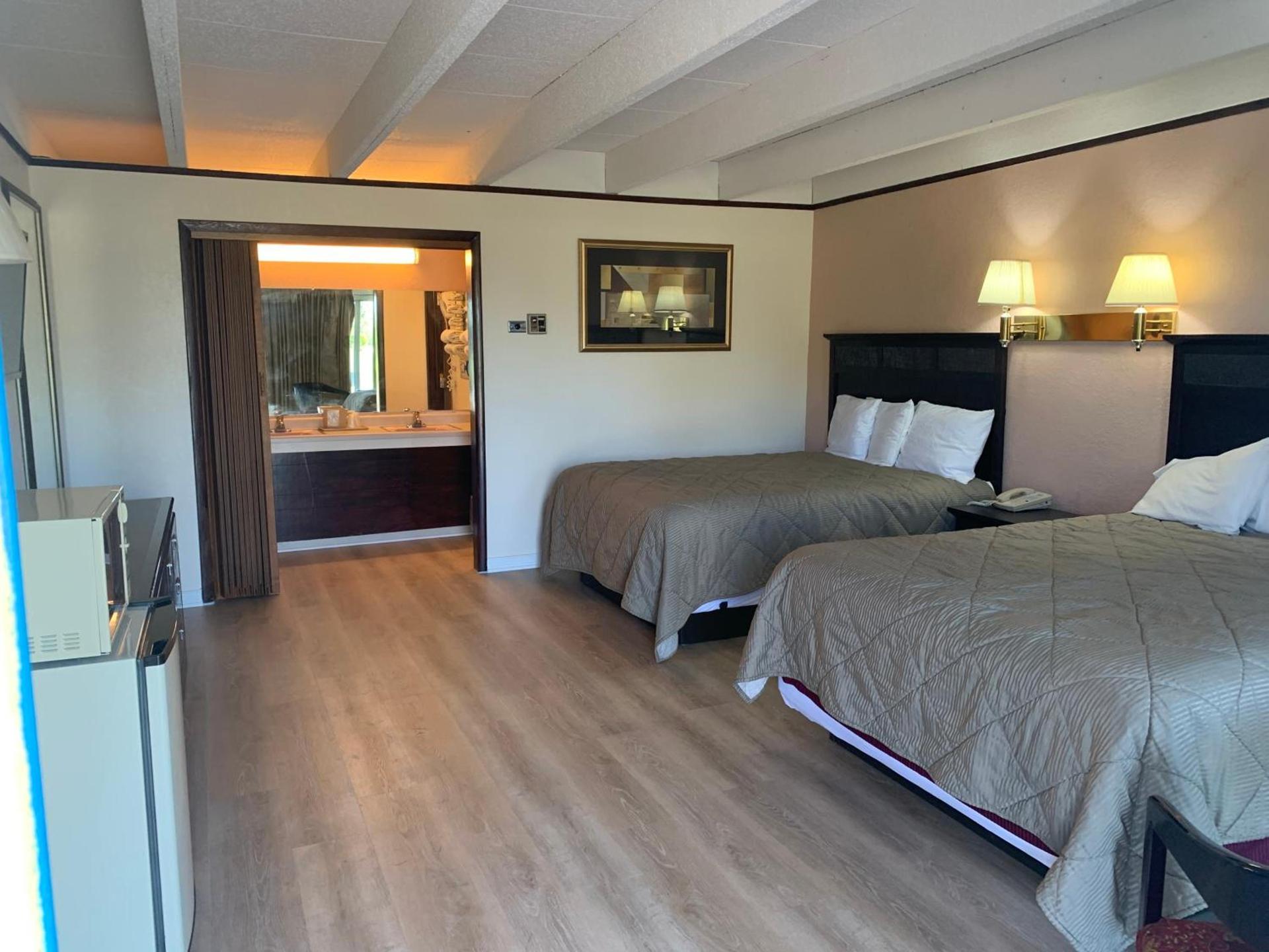 Tollway Inn Beloit photo 14