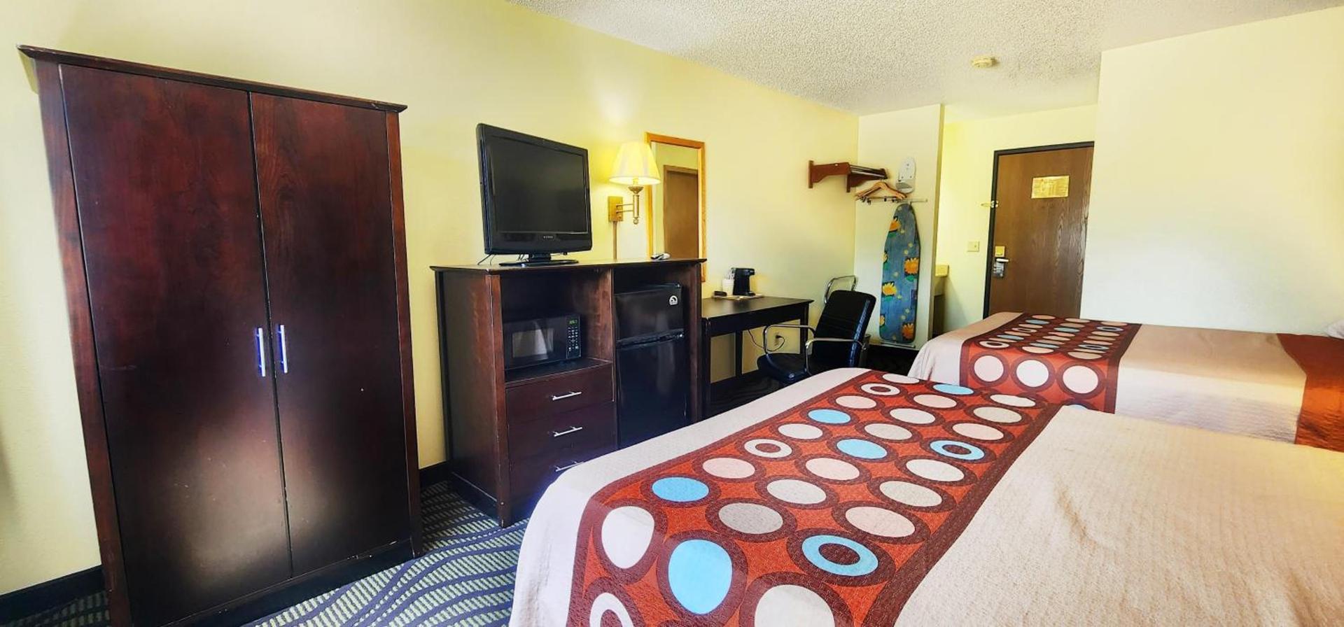 Super 8 by Wyndham Newton photo 36