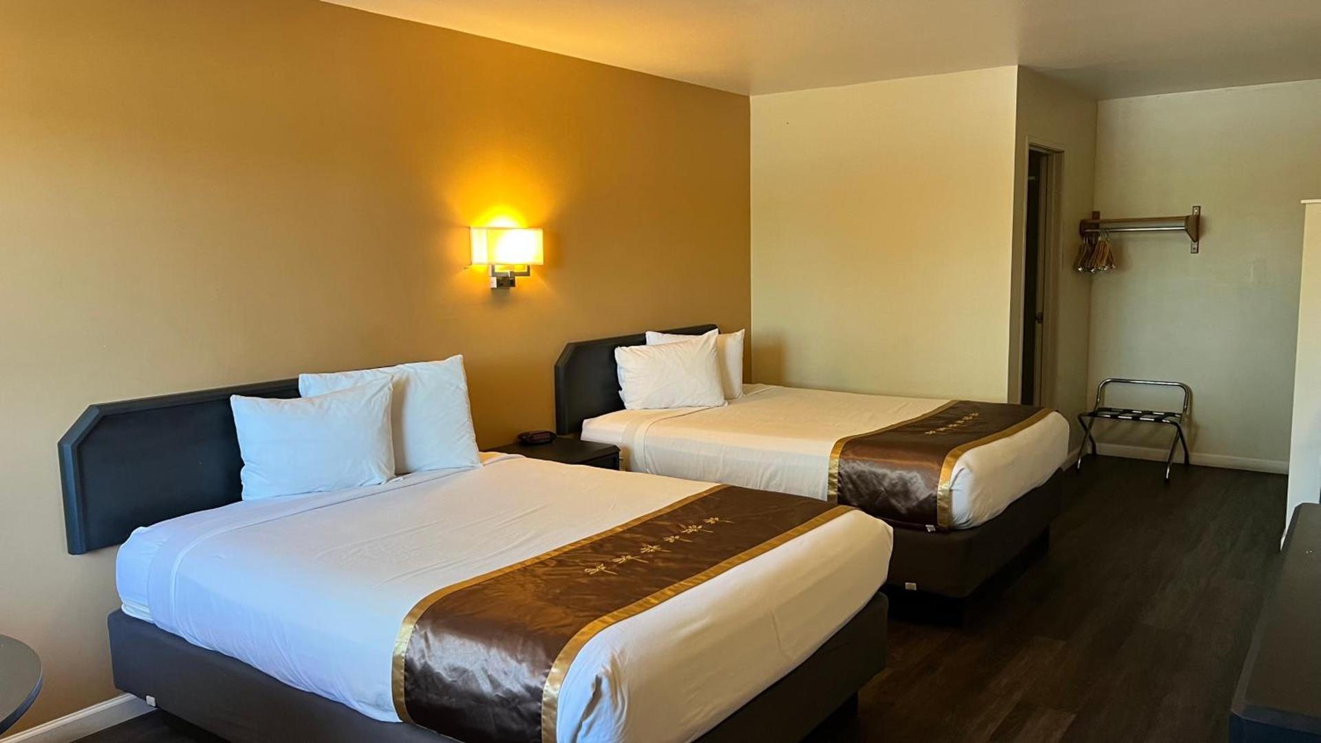 Econo Lodge Inn & Suites Montrose - Black Canyon Area photo 42
