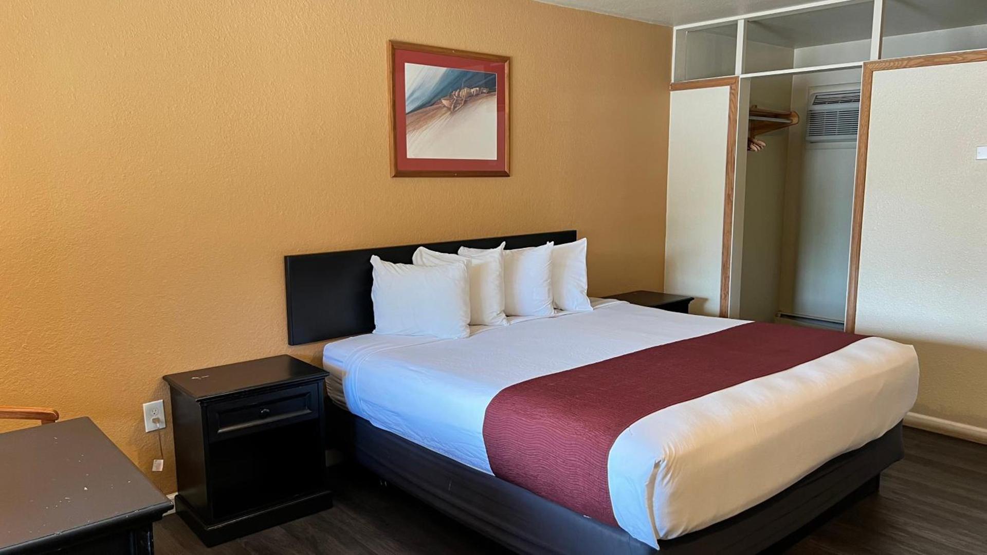 Econo Lodge Inn & Suites Montrose - Black Canyon Area photo 46