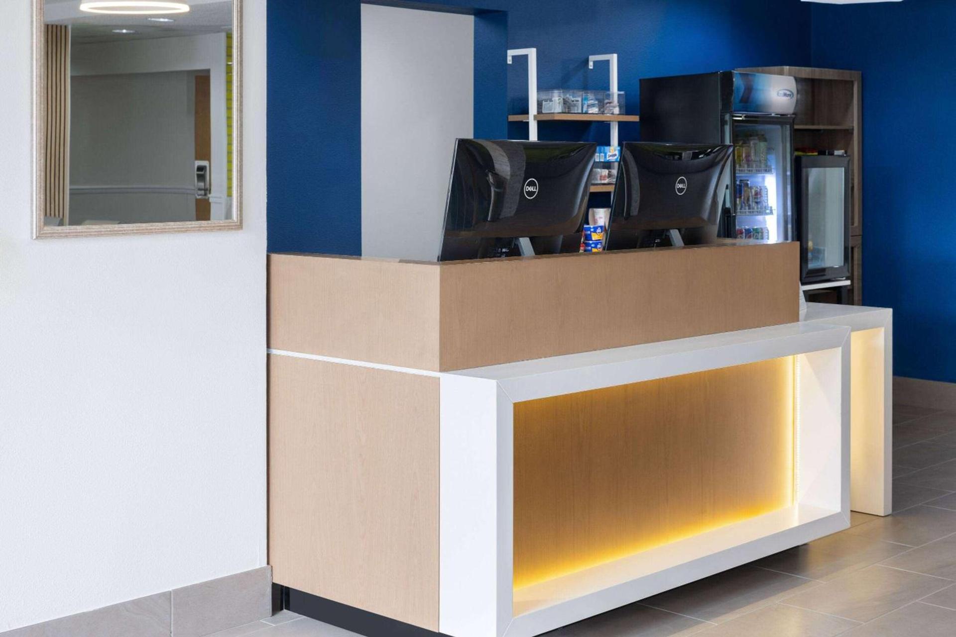Microtel Inn and Suites Dover photo 12