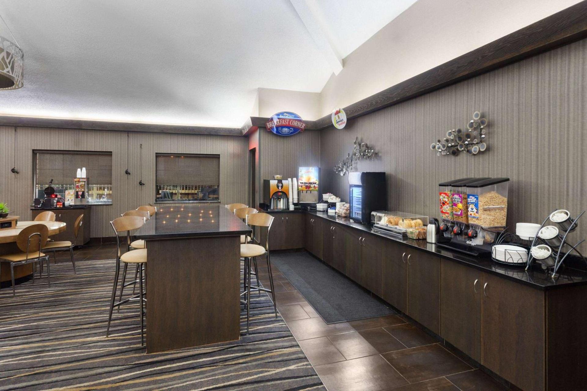 Super 8 by Wyndham Copley Akron photo 22