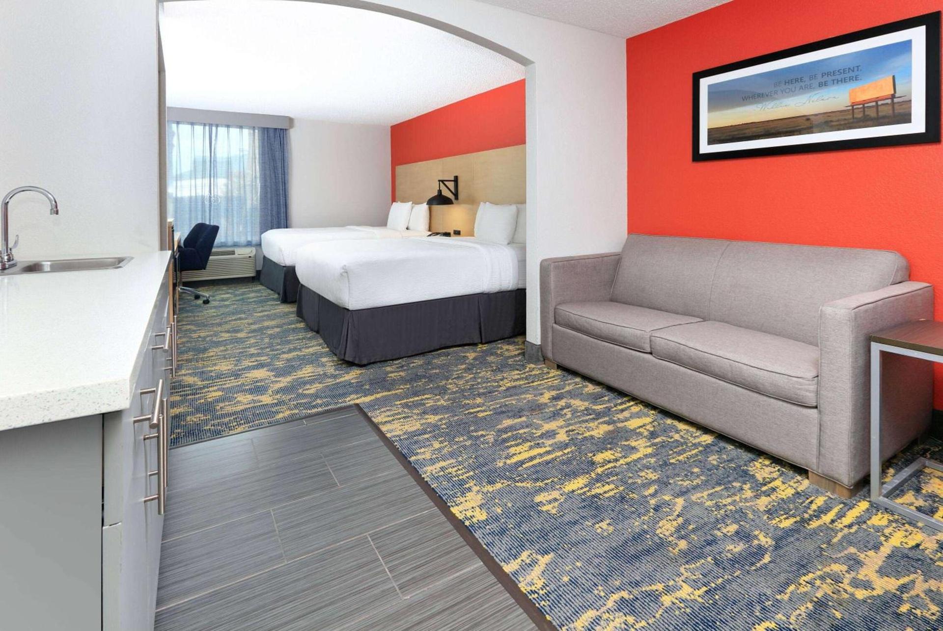 La Quinta by Wyndham Dallas - Las Colinas photo 5