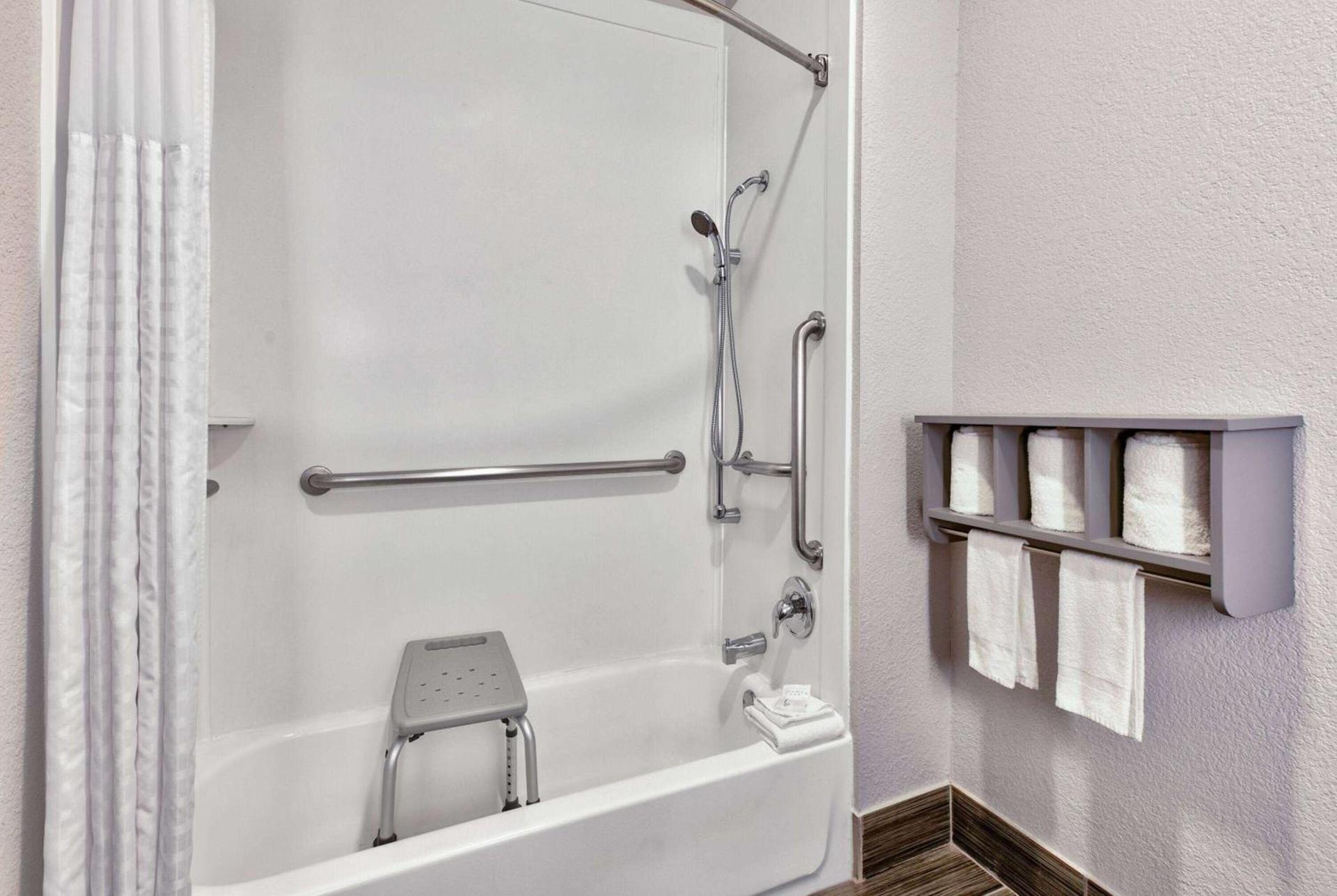 La Quinta by Wyndham Dallas - Las Colinas photo 6
