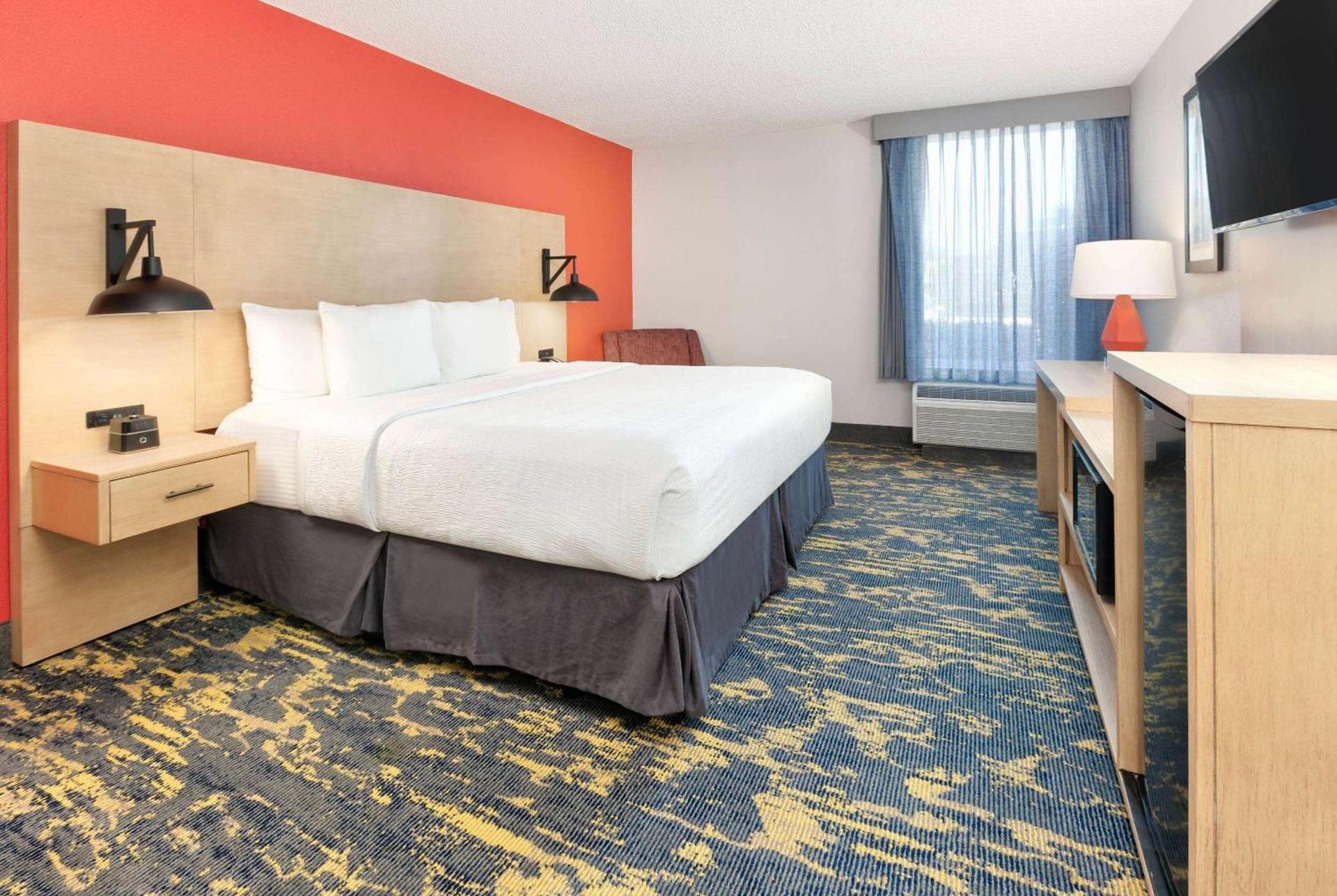 La Quinta by Wyndham Dallas - Las Colinas photo 9