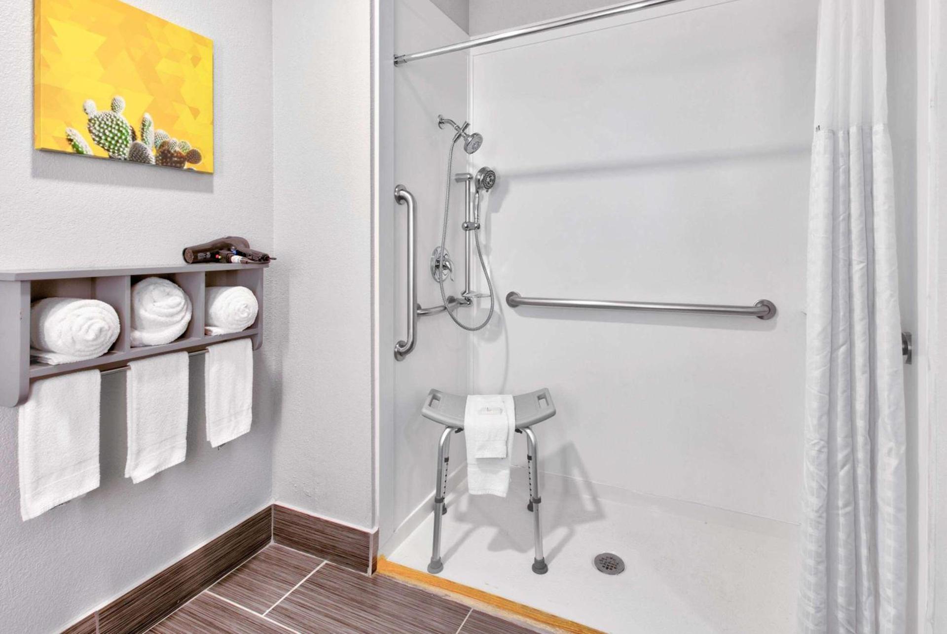 La Quinta by Wyndham Dallas - Las Colinas photo 12