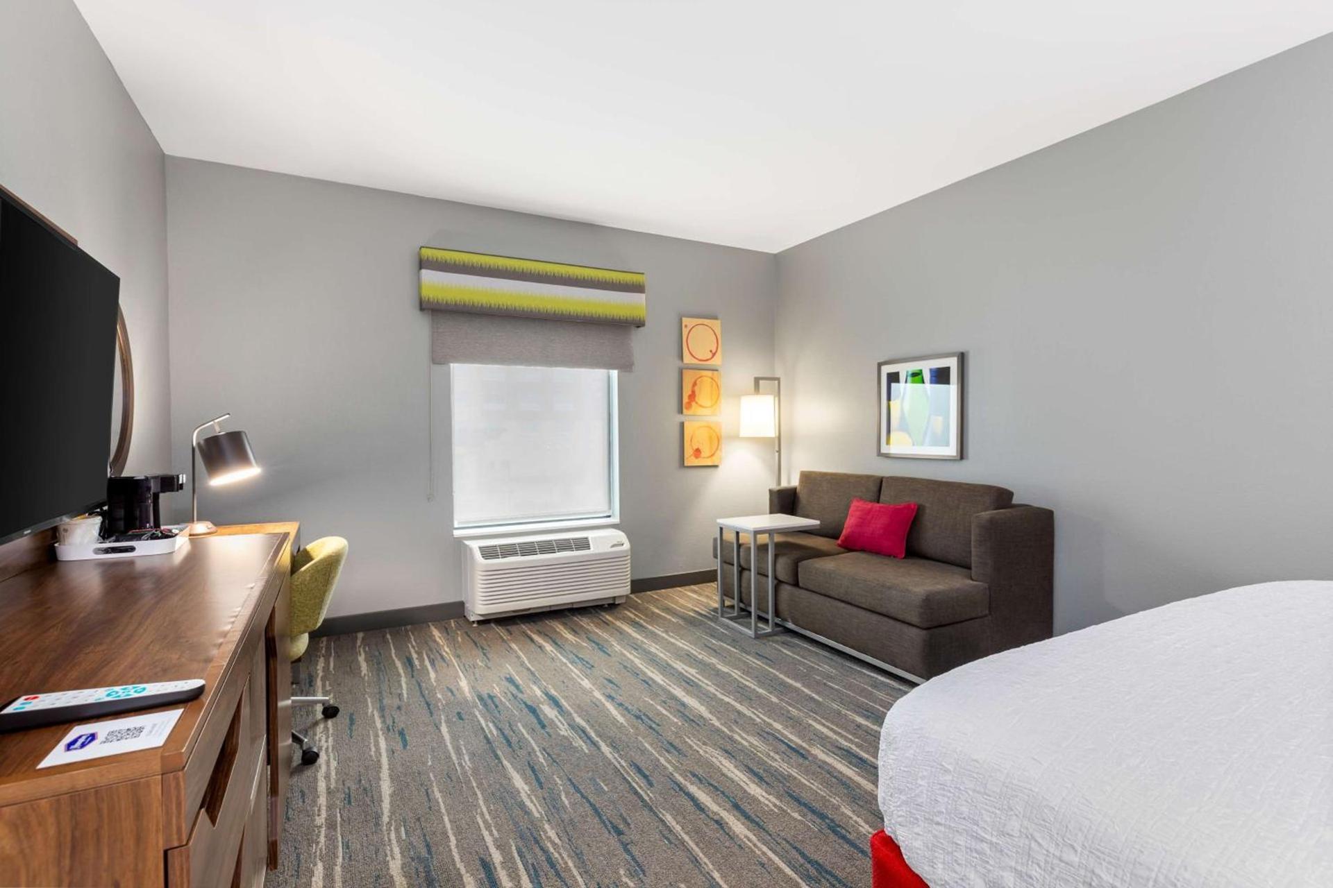 Hampton Inn Madison, OH photo 54